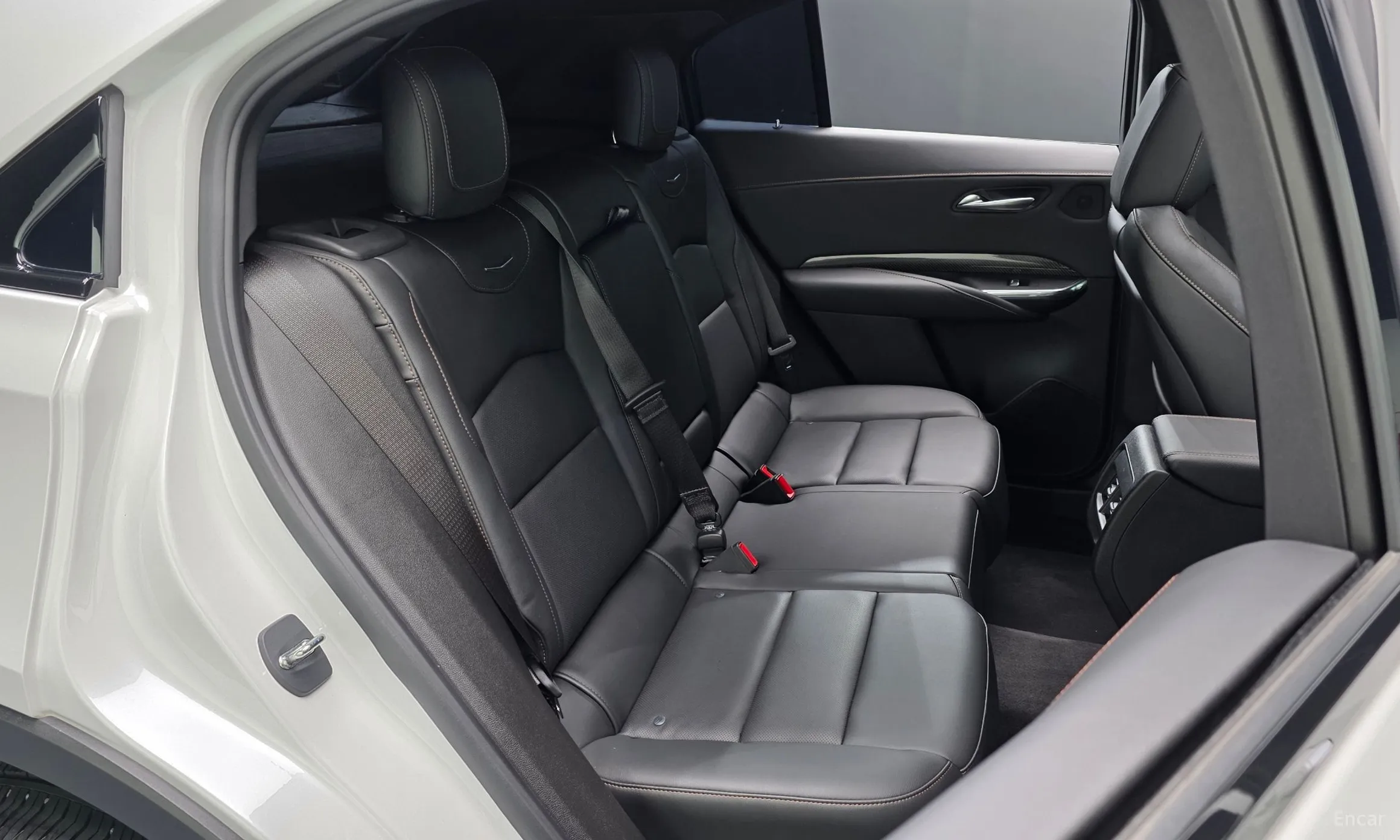 Cadillac XT4 превью 11