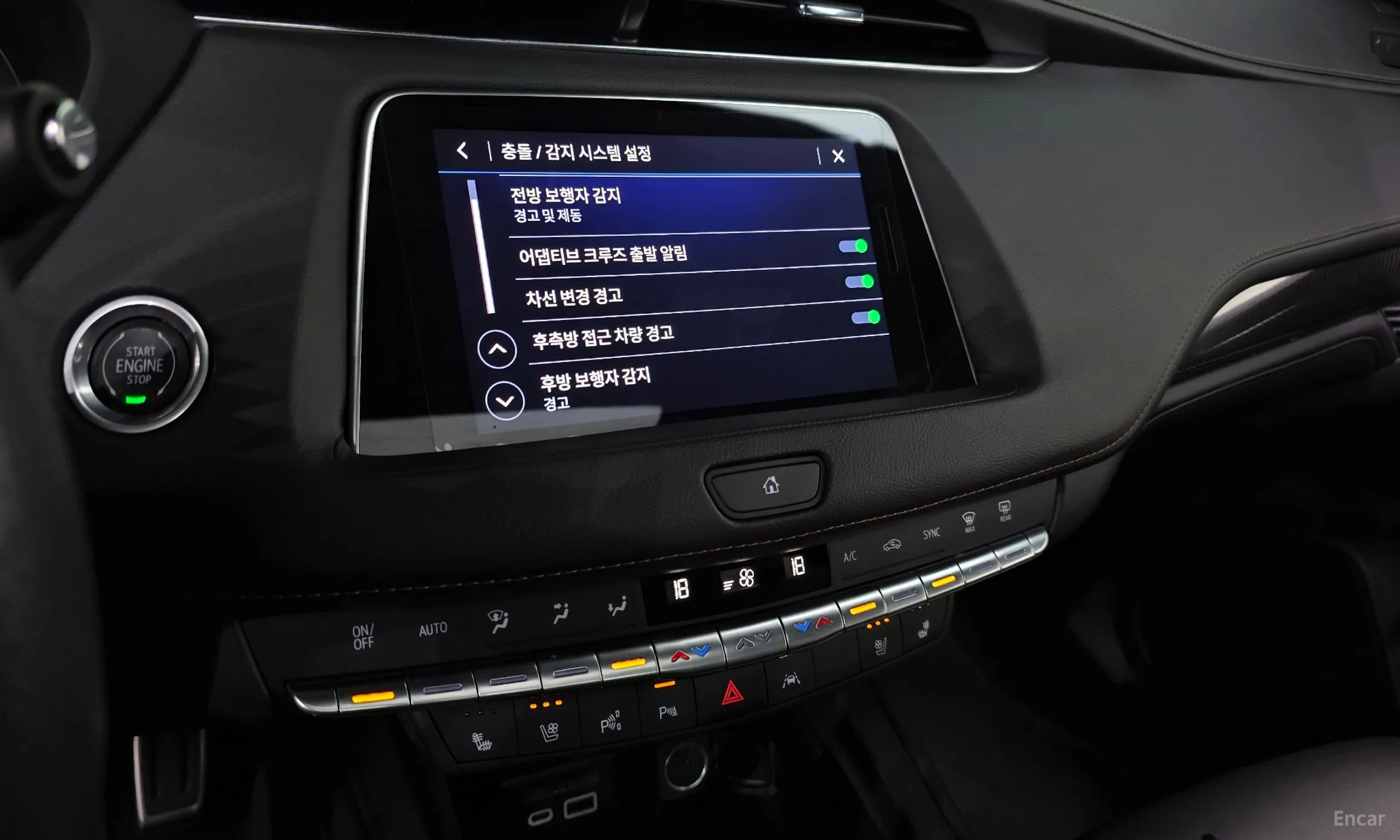 Cadillac XT4 превью 16