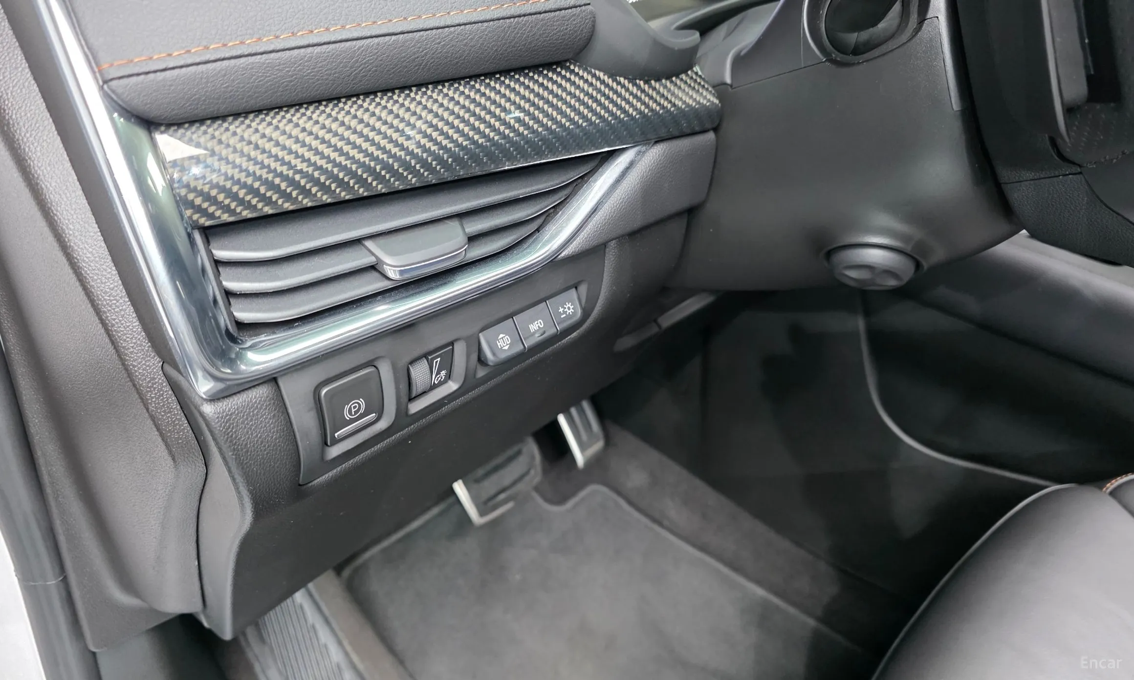 Cadillac XT4 превью 19
