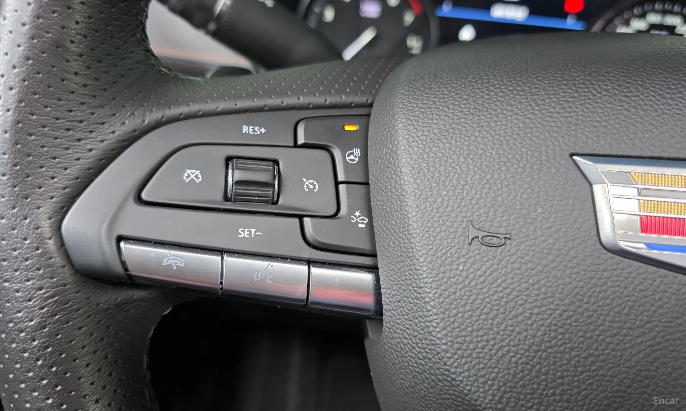 Cadillac XT4 превью 20