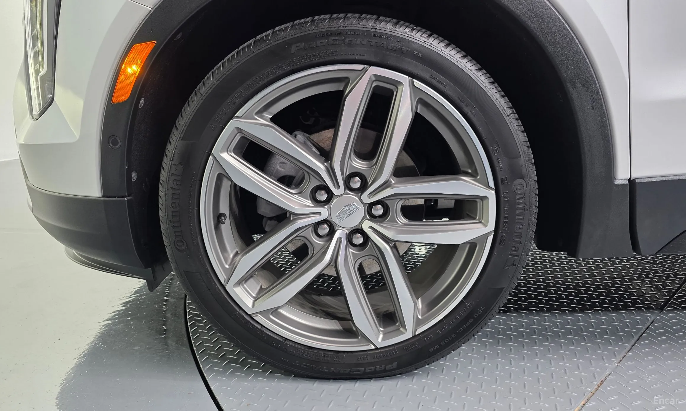 Cadillac XT4 превью 5