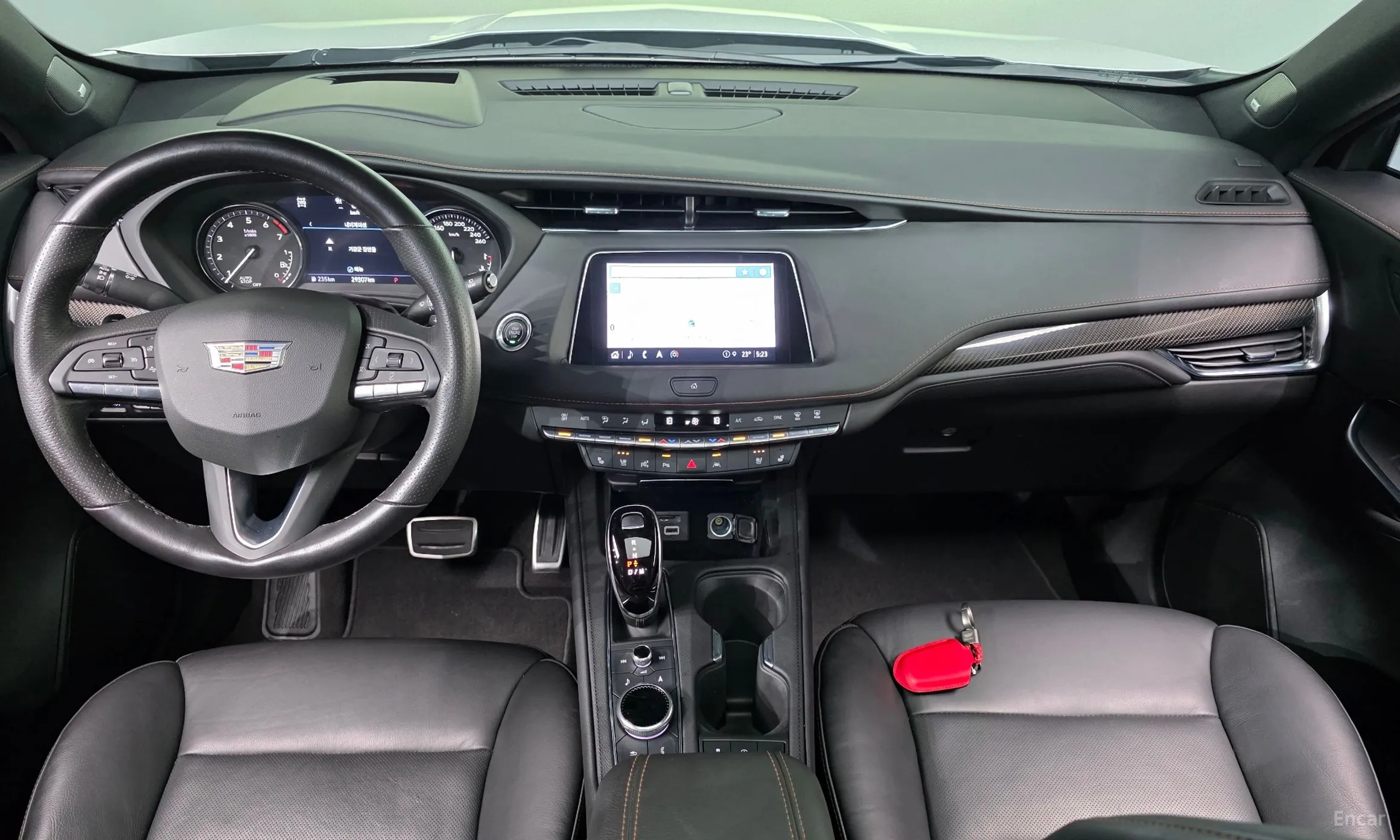 Cadillac XT4 превью 7