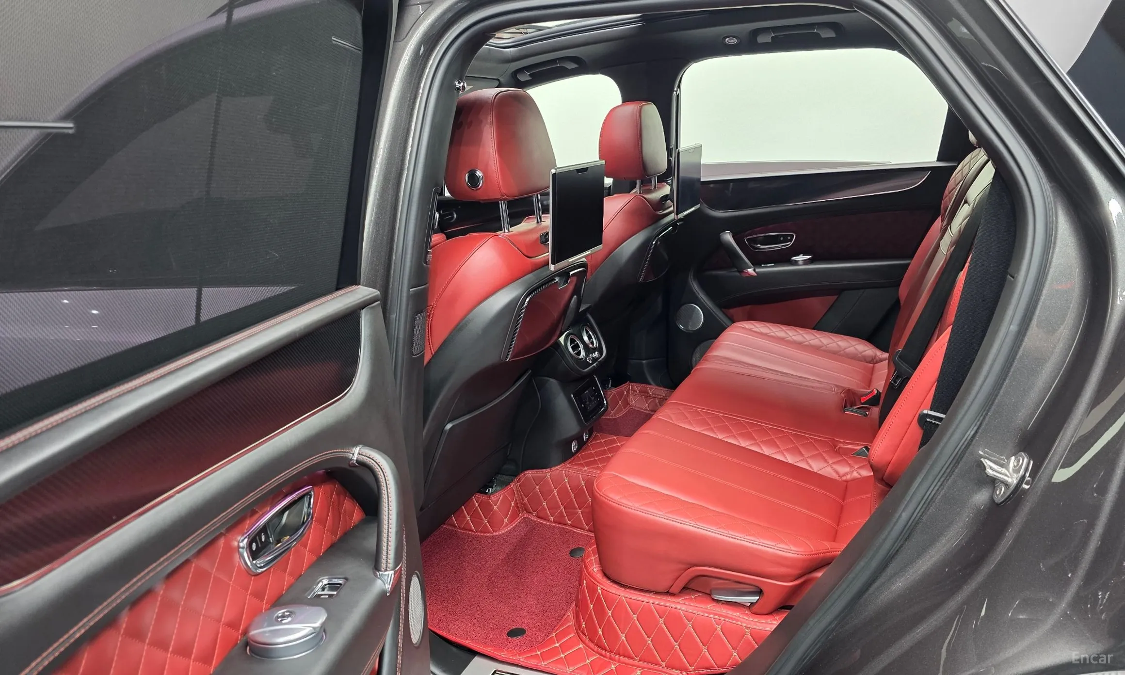 Bentley Bentayga превью 12