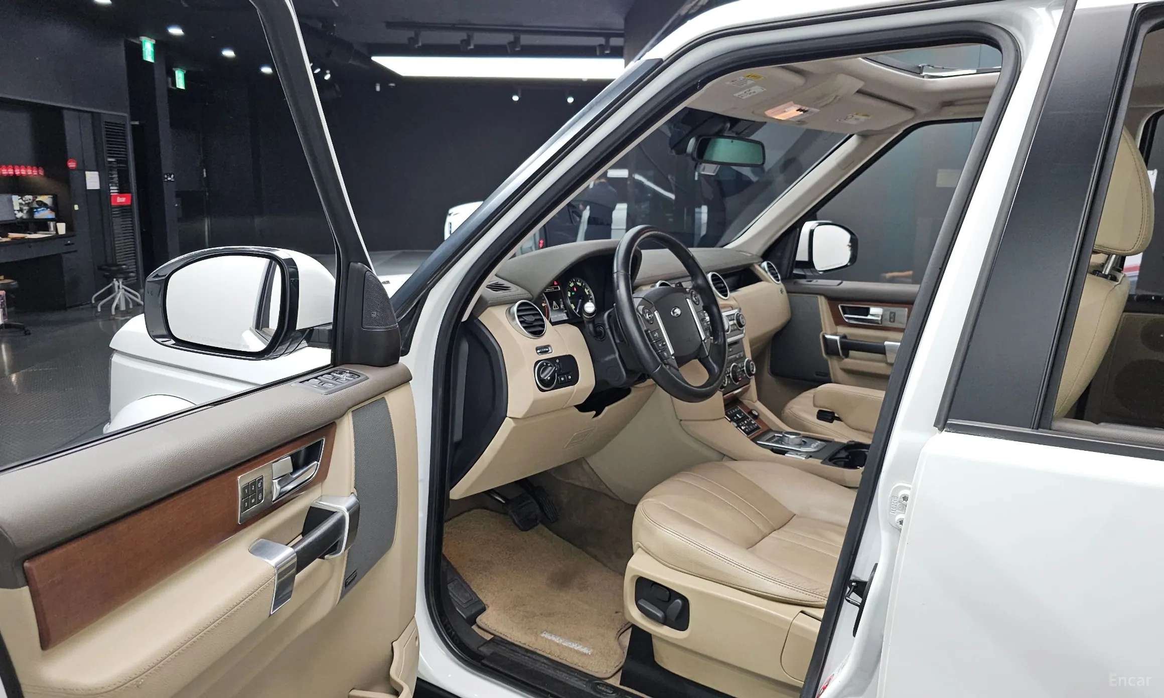 Land Rover Discovery 4 превью 10