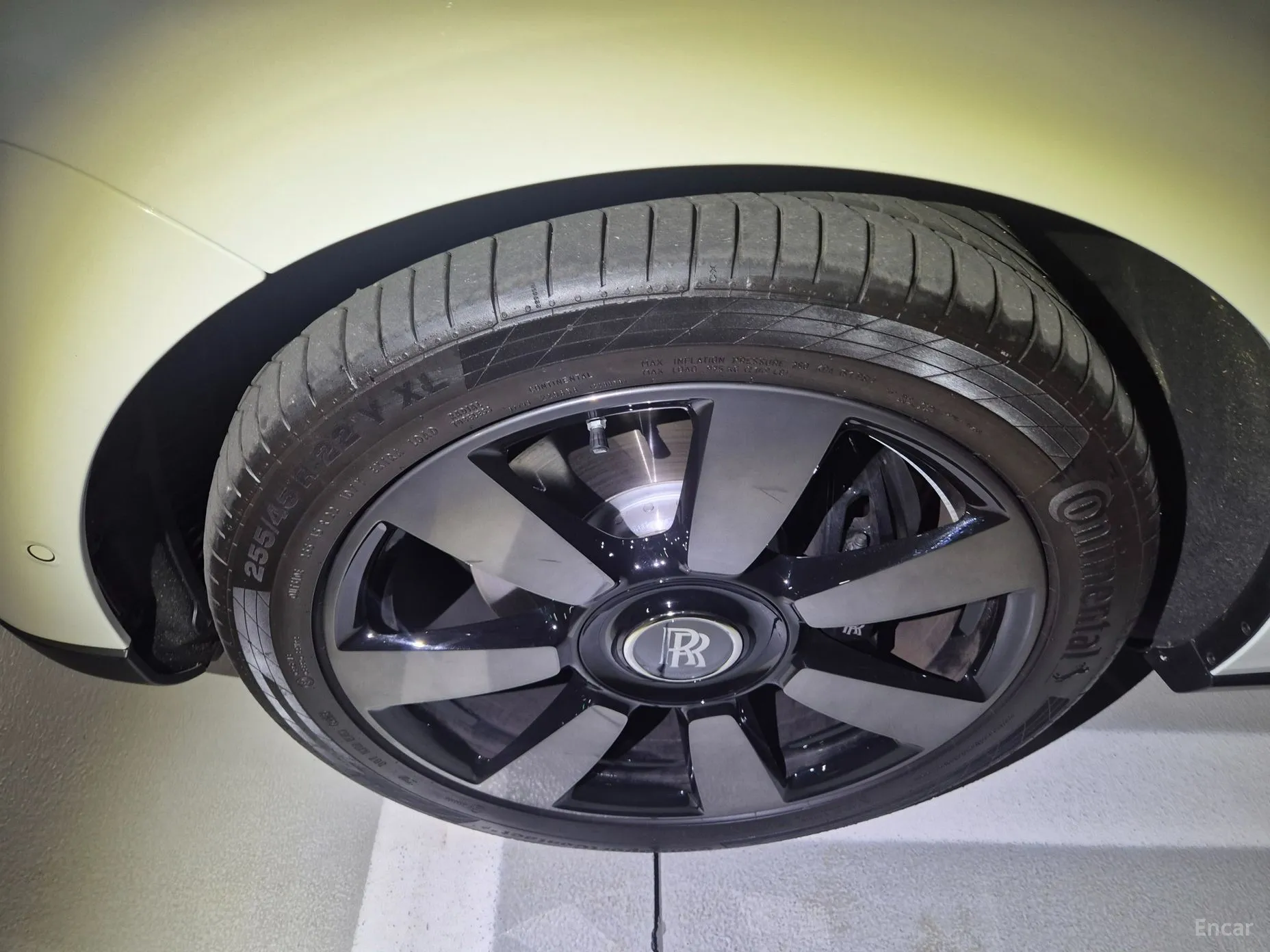 Rolls-Royce Cullinan превью 8