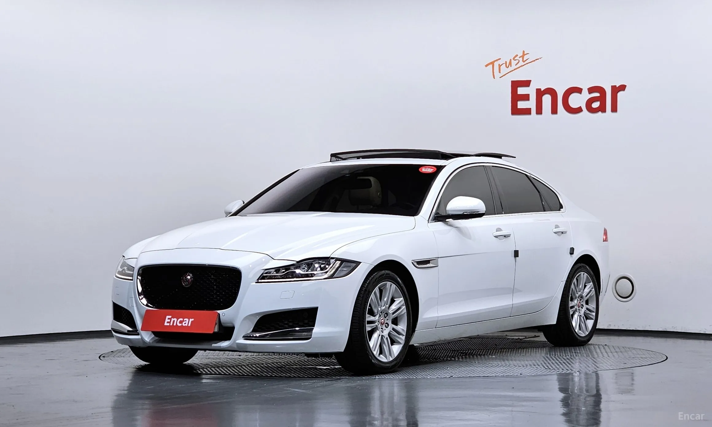 Jaguar XF (x260)