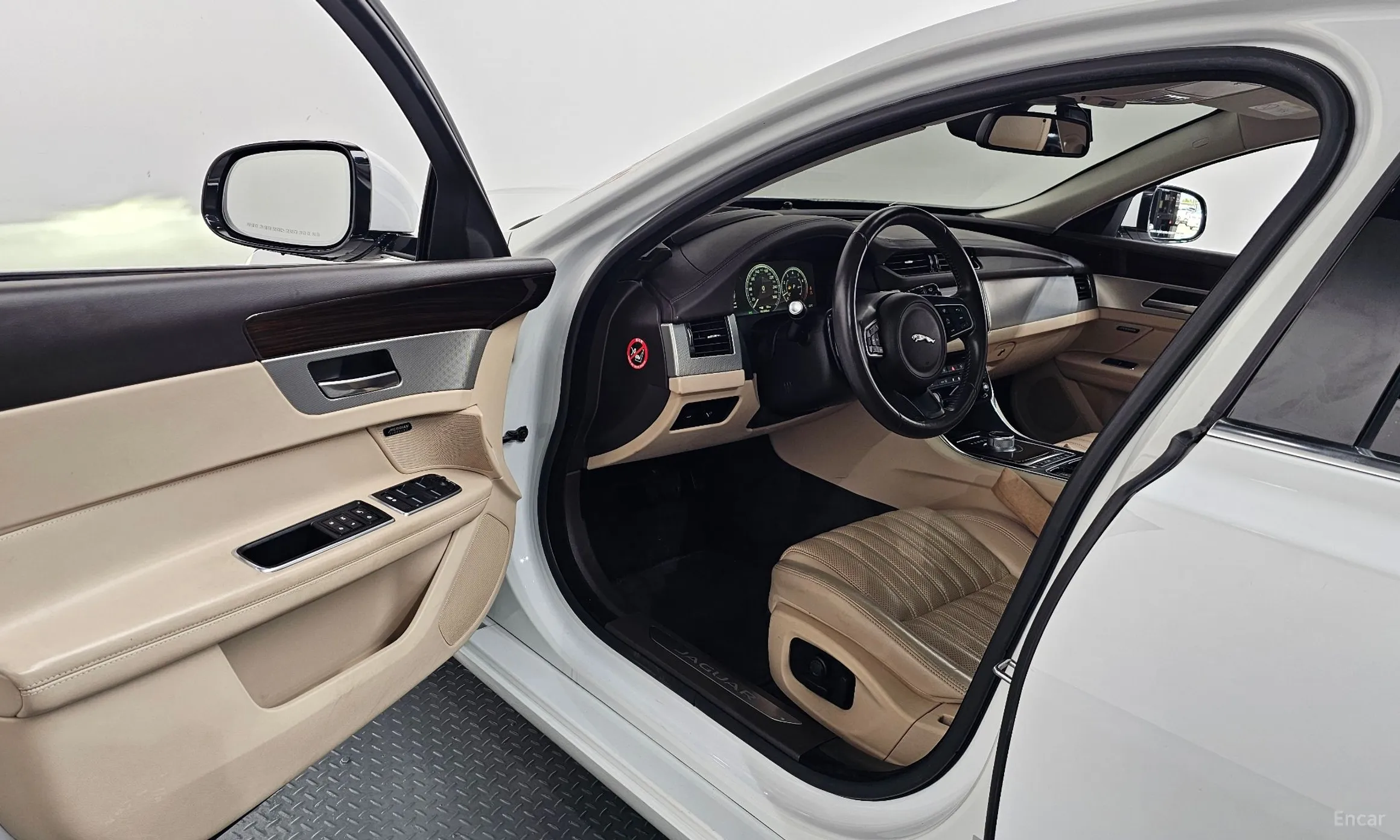 Jaguar XF (x260) превью 10