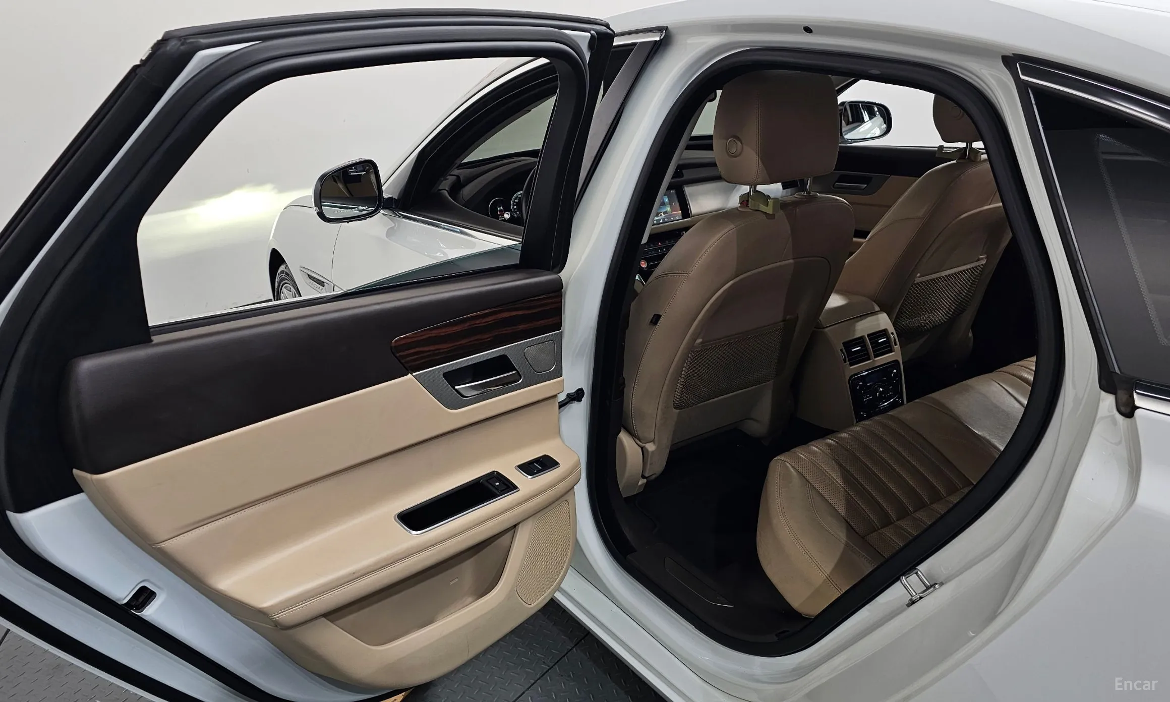 Jaguar XF (x260) превью 12