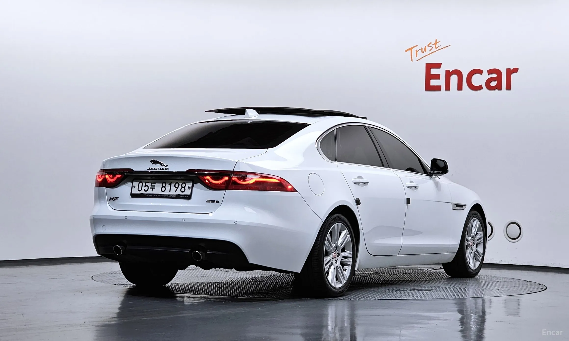 Jaguar XF (x260)