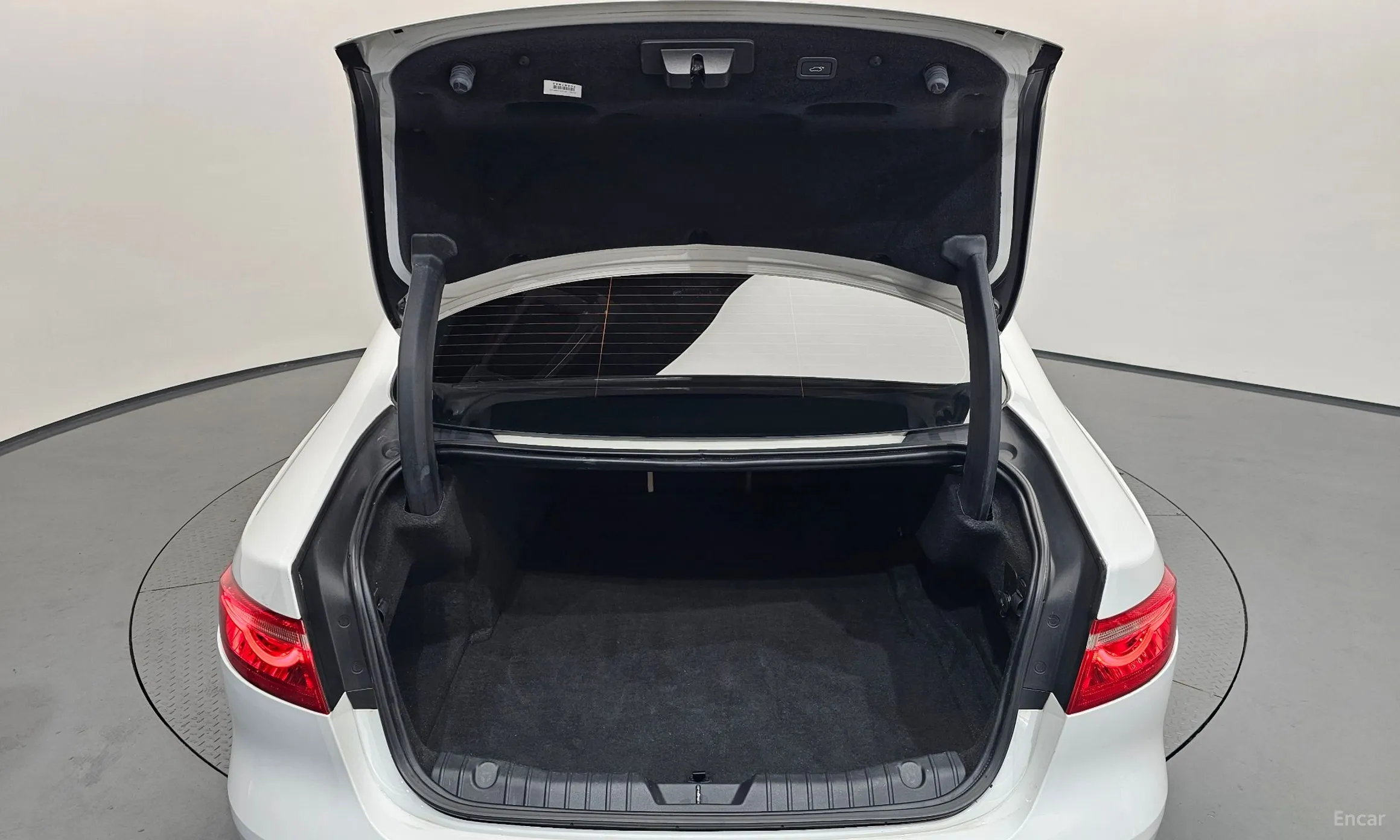 Jaguar XF (x260) превью 18
