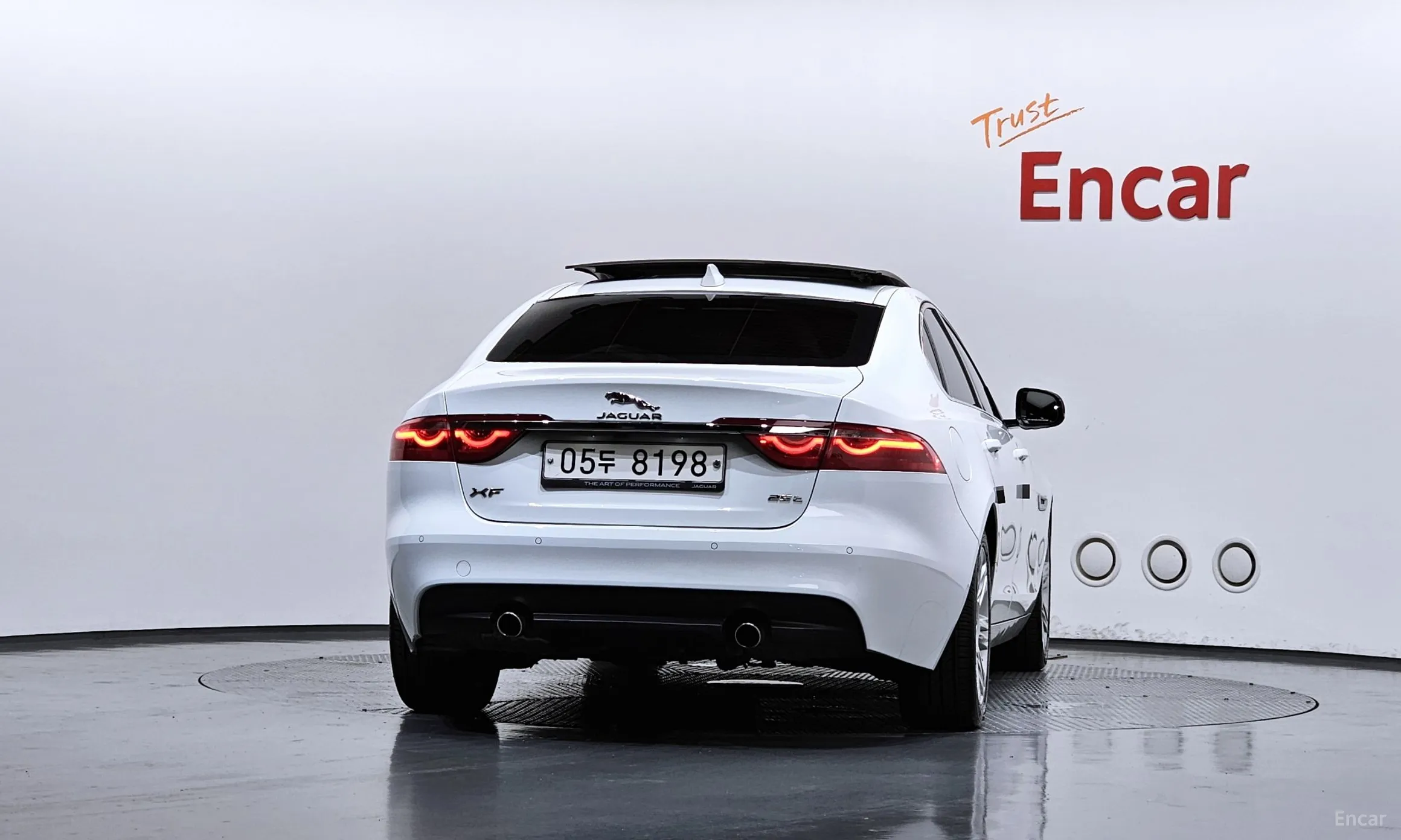 Jaguar XF (x260) превью 4