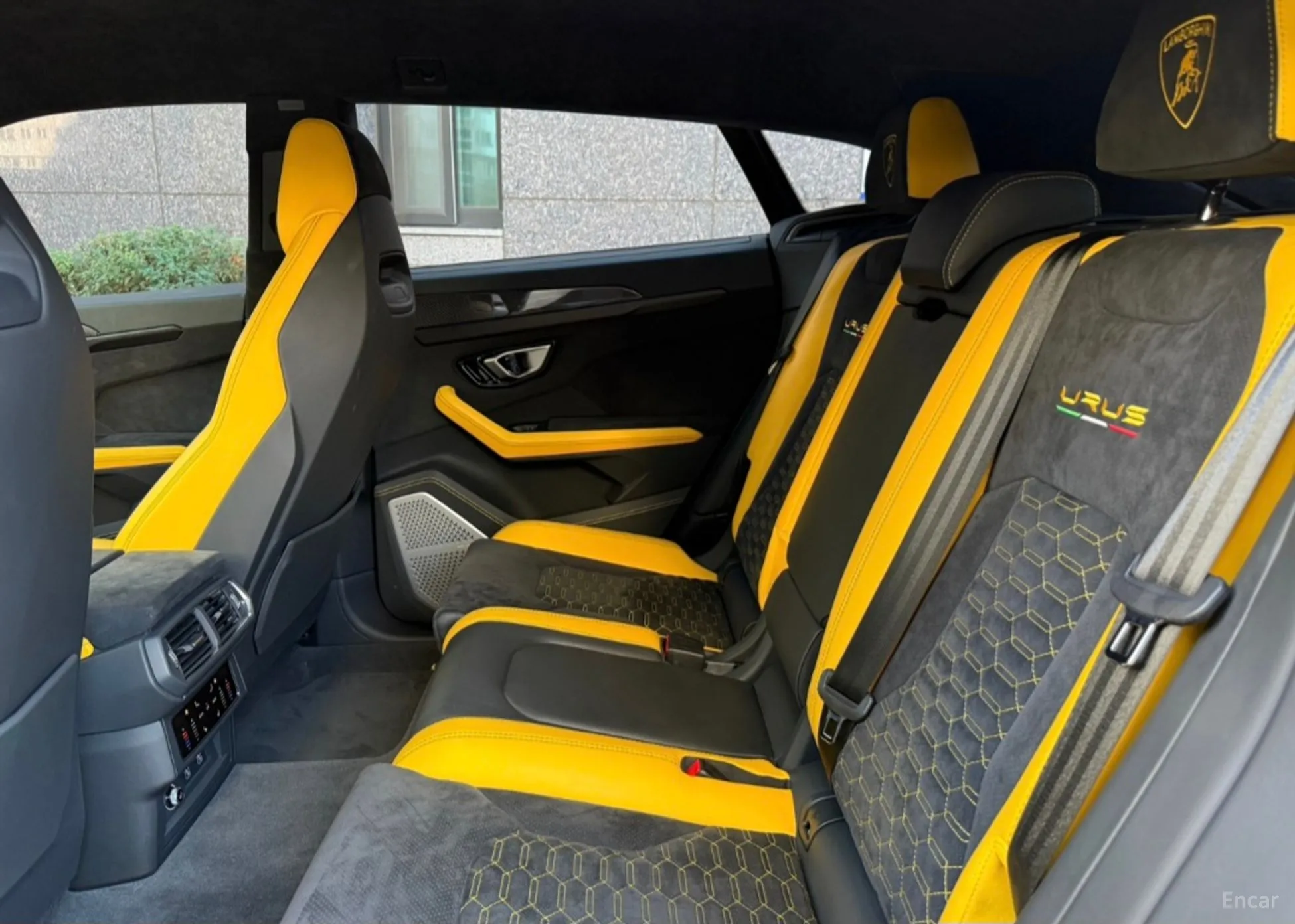 Lamborghini Urus превью 6