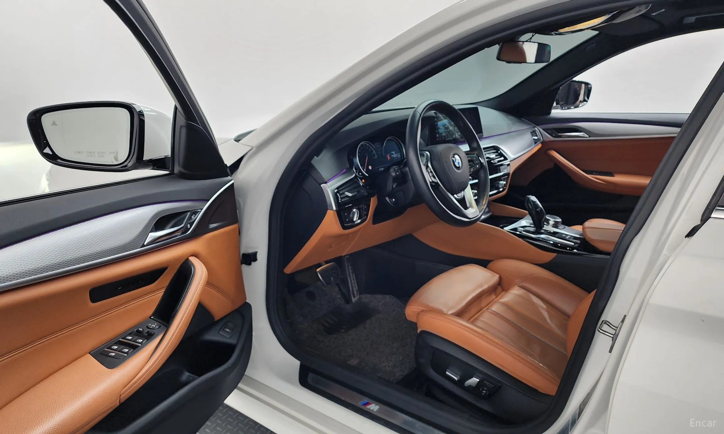 BMW 5 Series (G30) превью 10