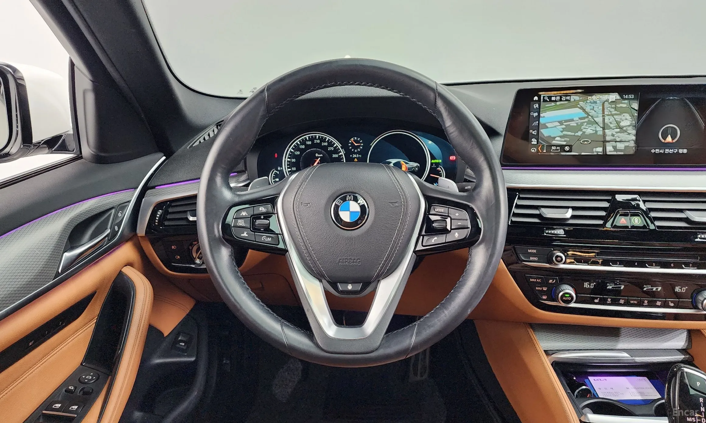 BMW 5 Series (G30) превью 12
