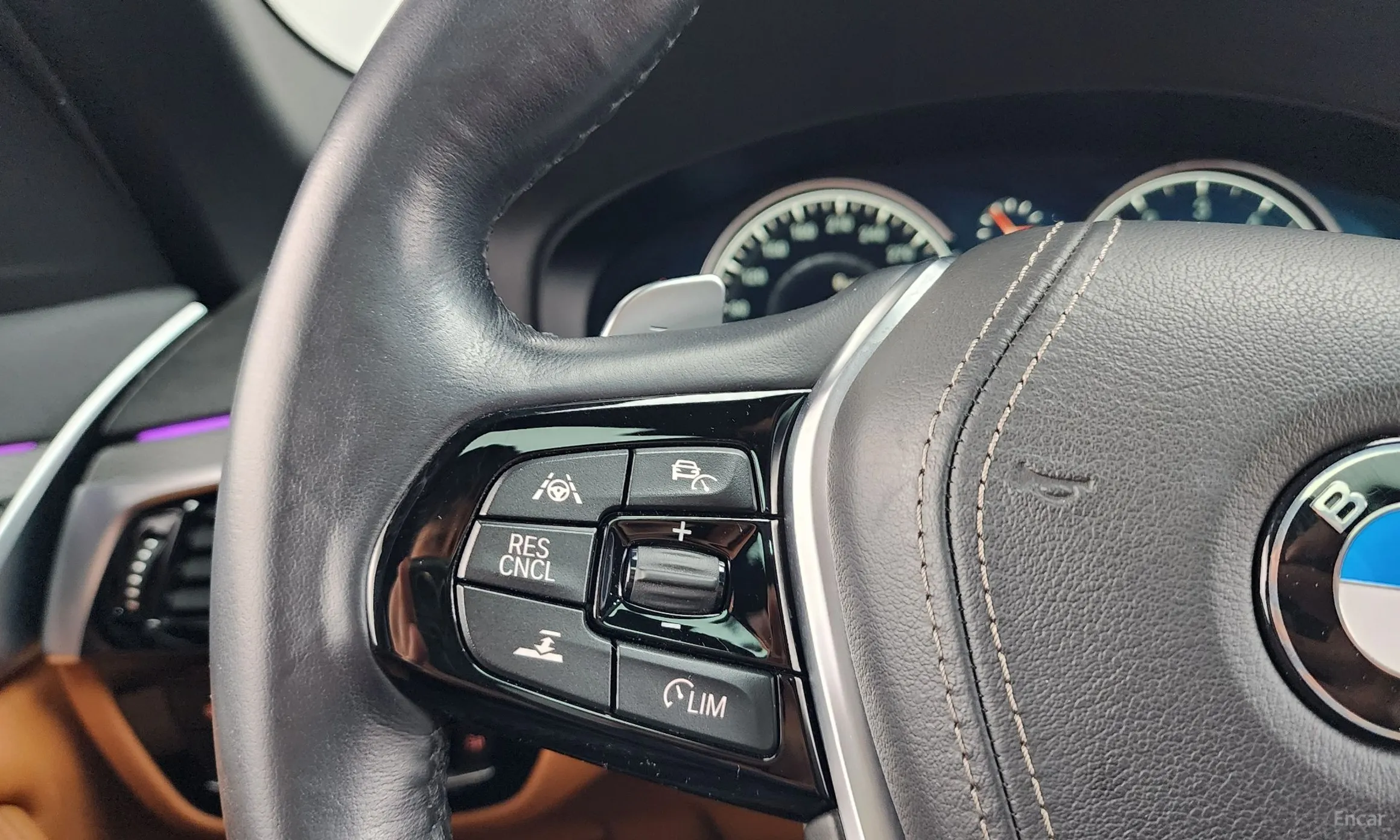 BMW 5 Series (G30) превью 16