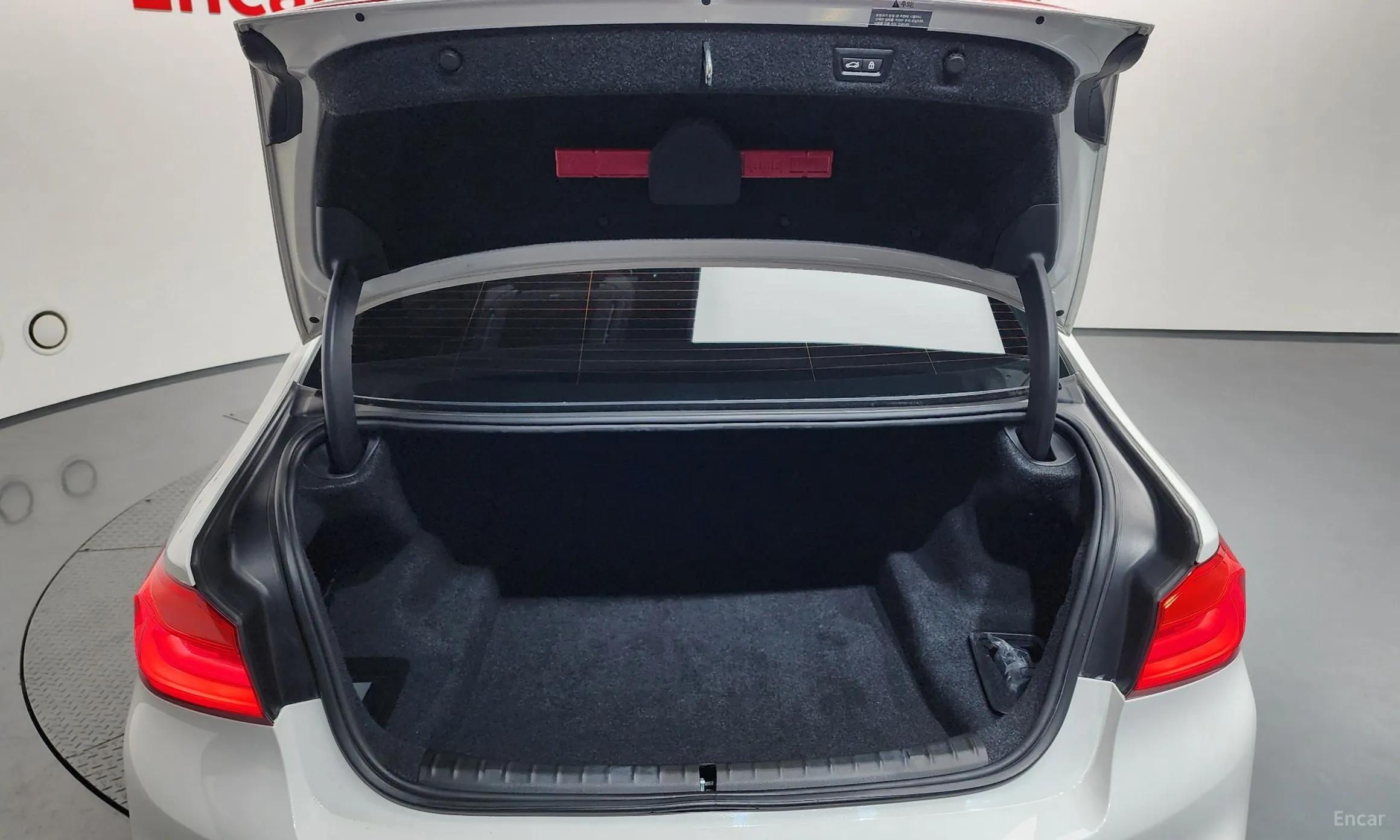 BMW 5 Series (G30) превью 18