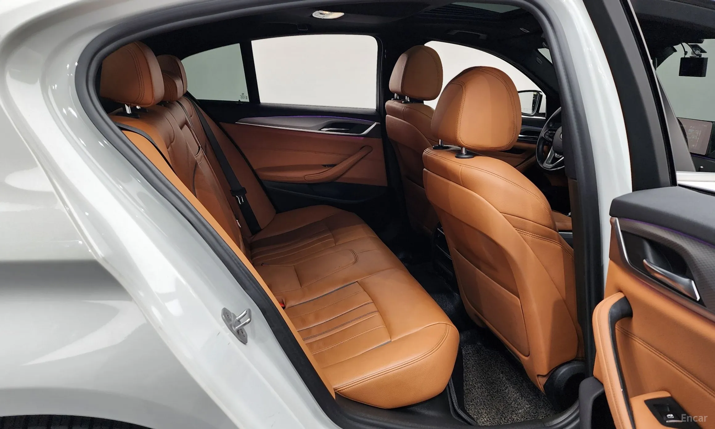 BMW 5 Series (G30) превью 20