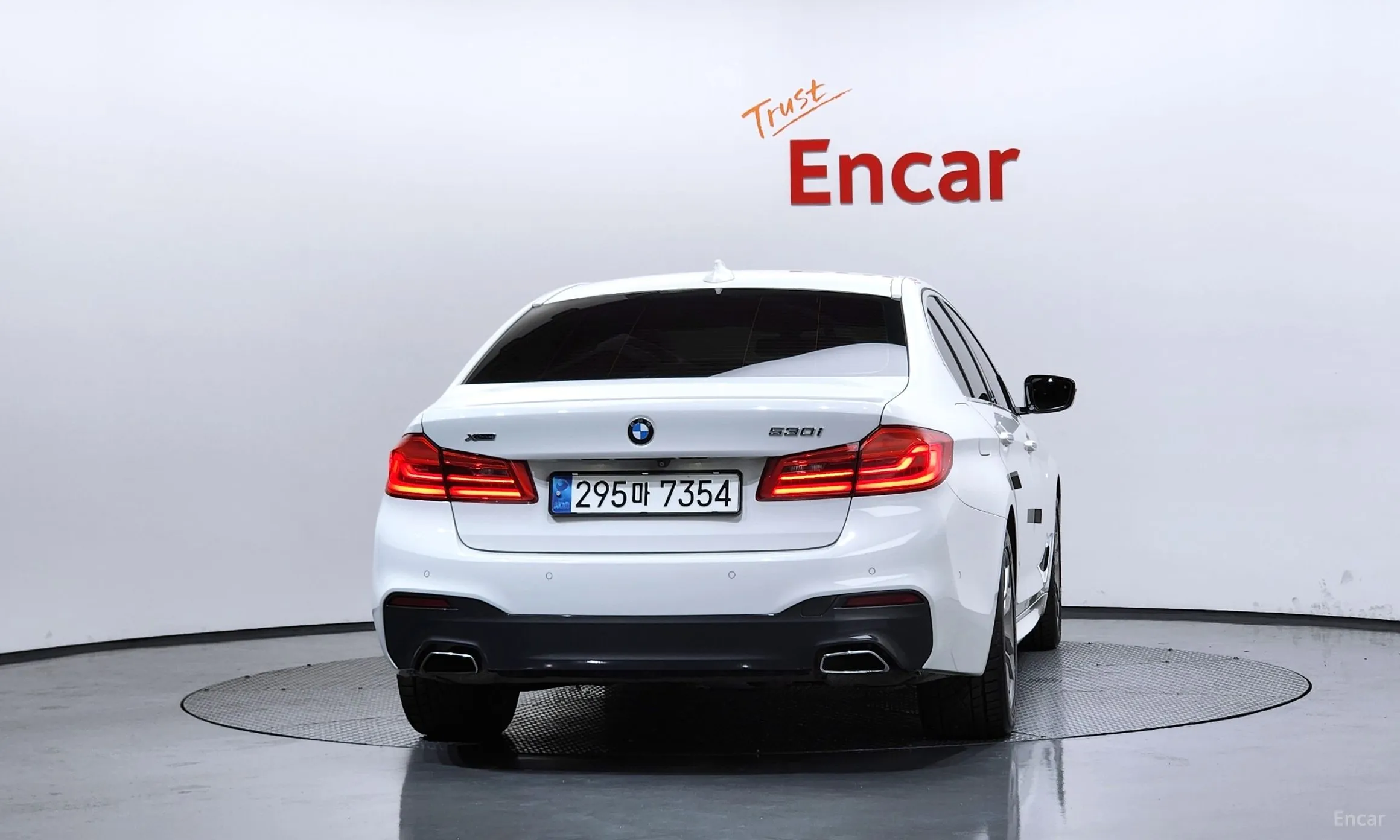 BMW 5 Series (G30) превью 4