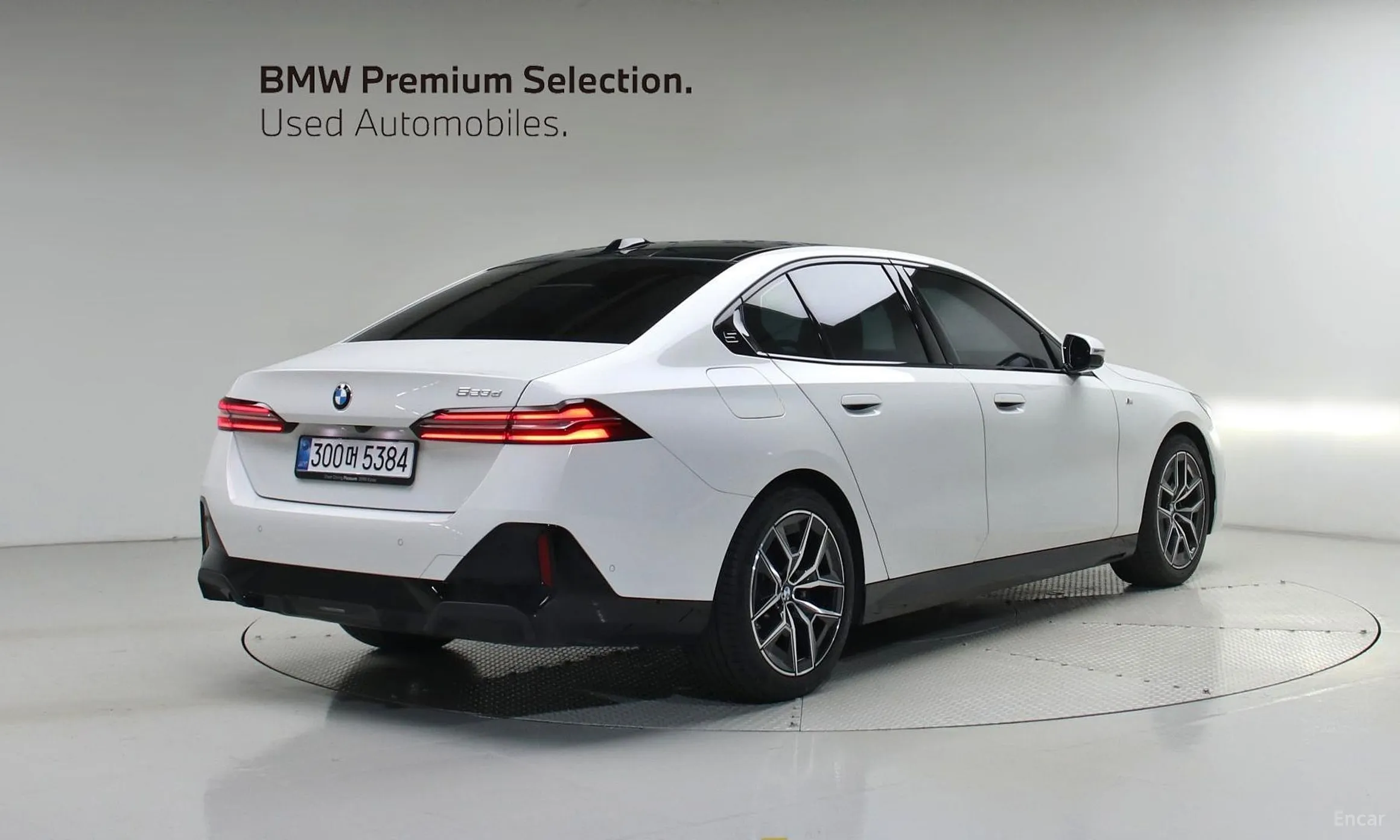 BMW 5 Series (G60) превью 2