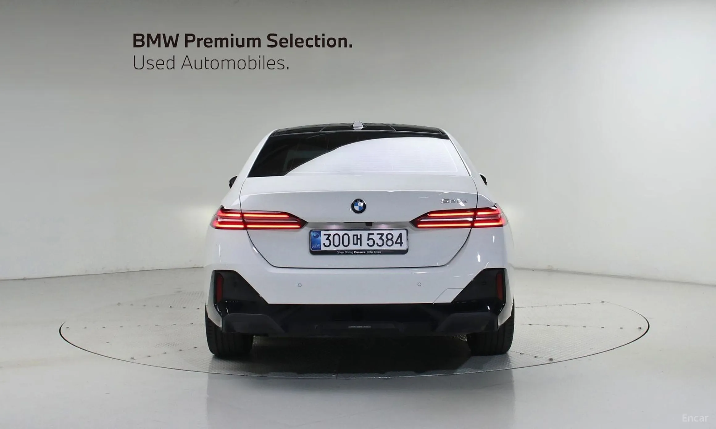 BMW 5 Series (G60) превью 4