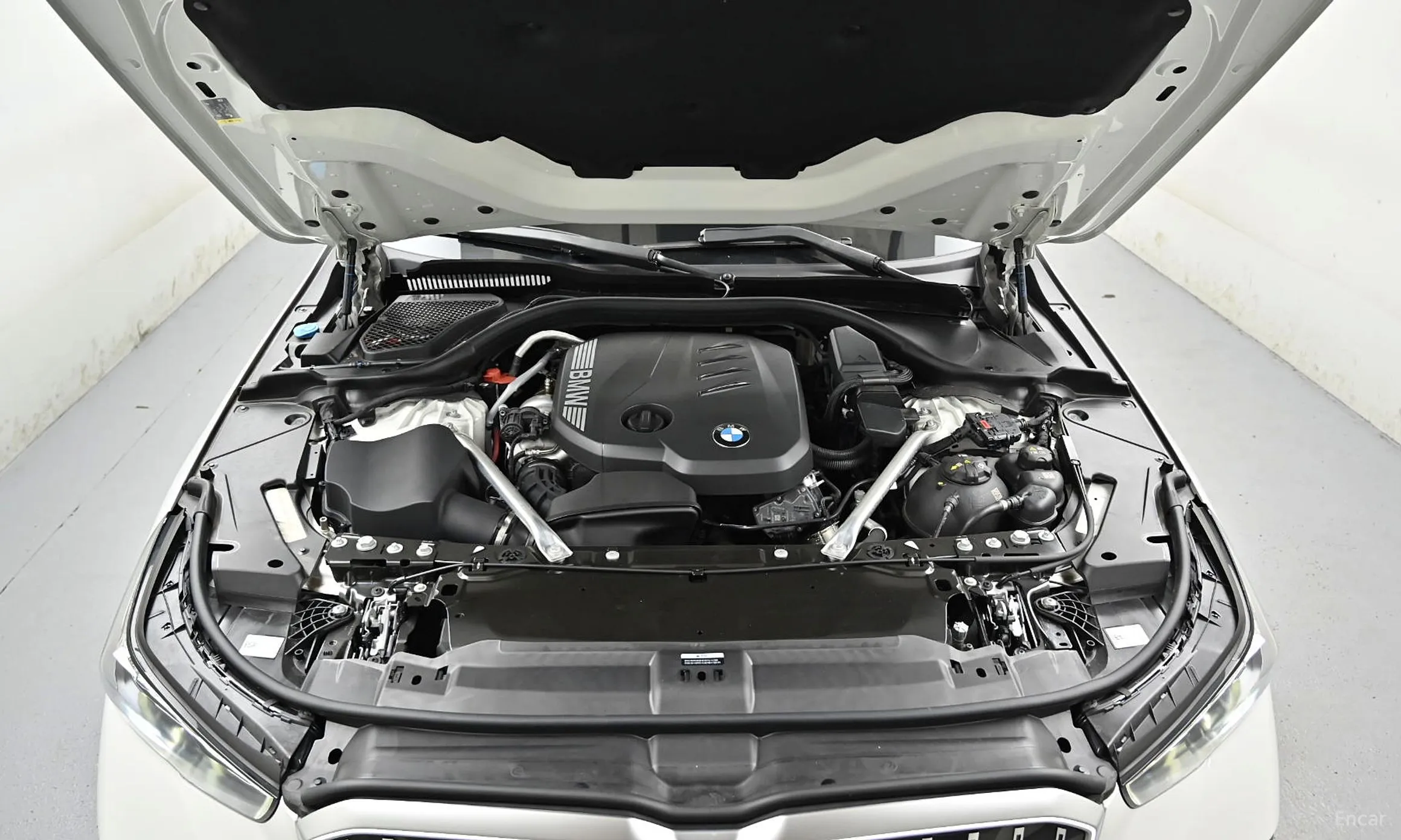 BMW 5 Series (G60) превью 6