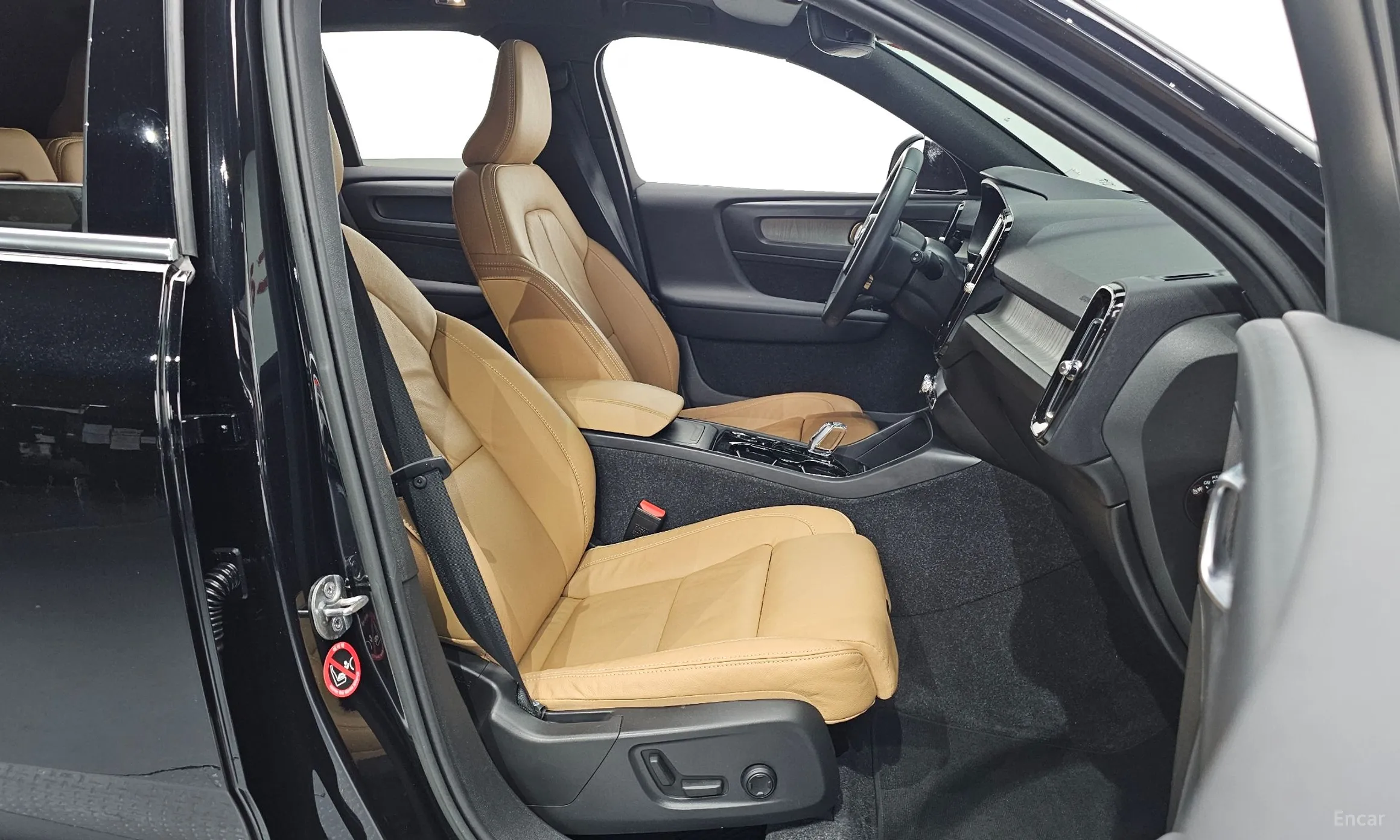 Volvo XC40 превью 10