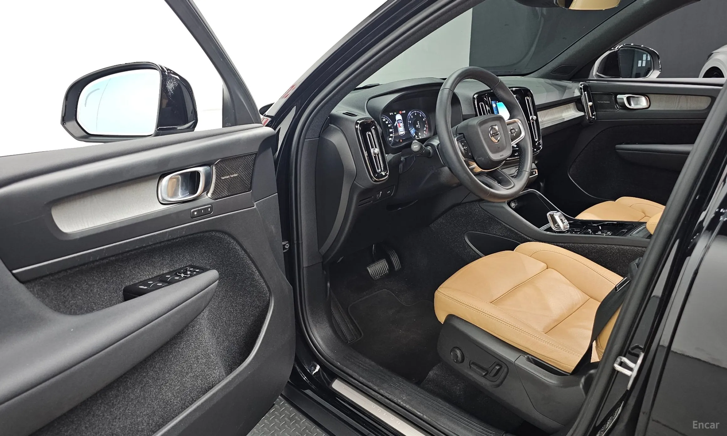 Volvo XC40 превью 11