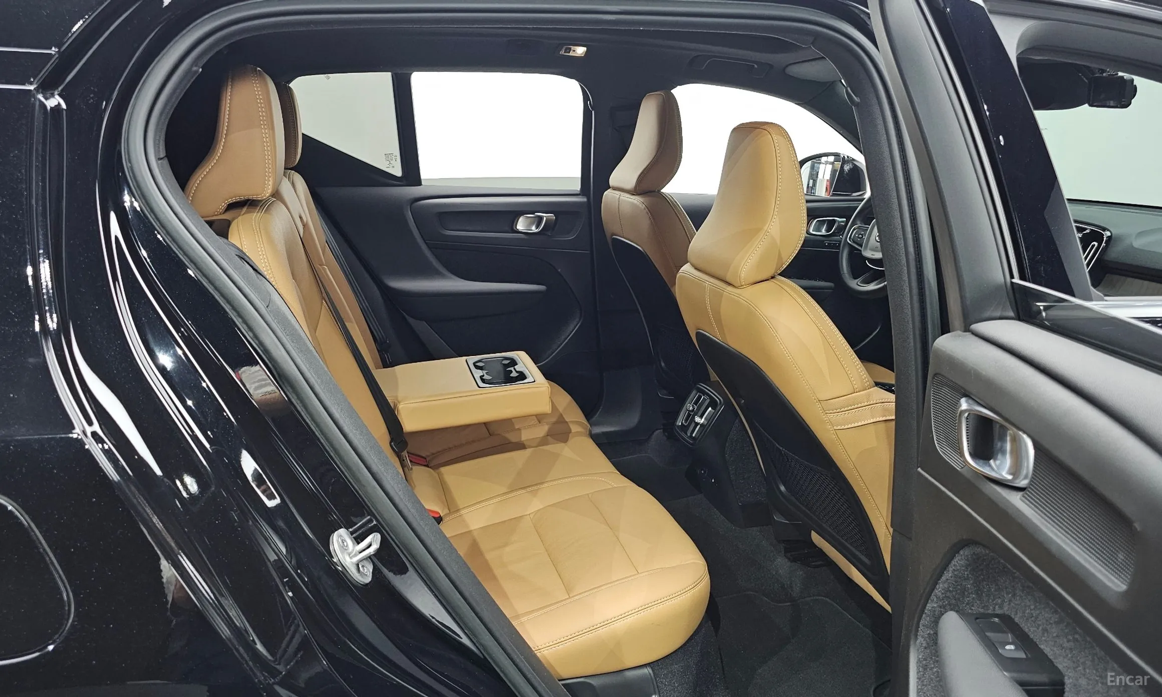 Volvo XC40 превью 12