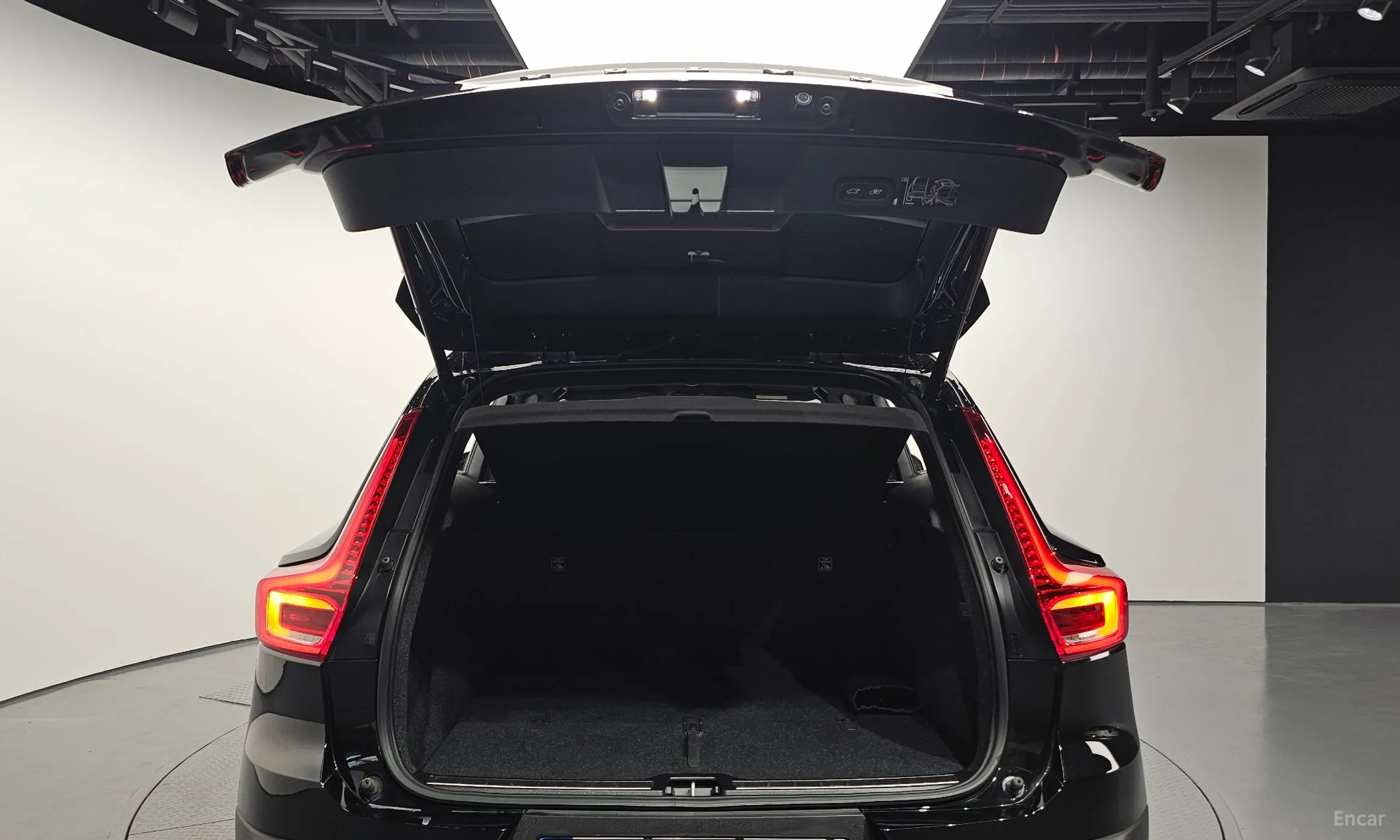 Volvo XC40 превью 20