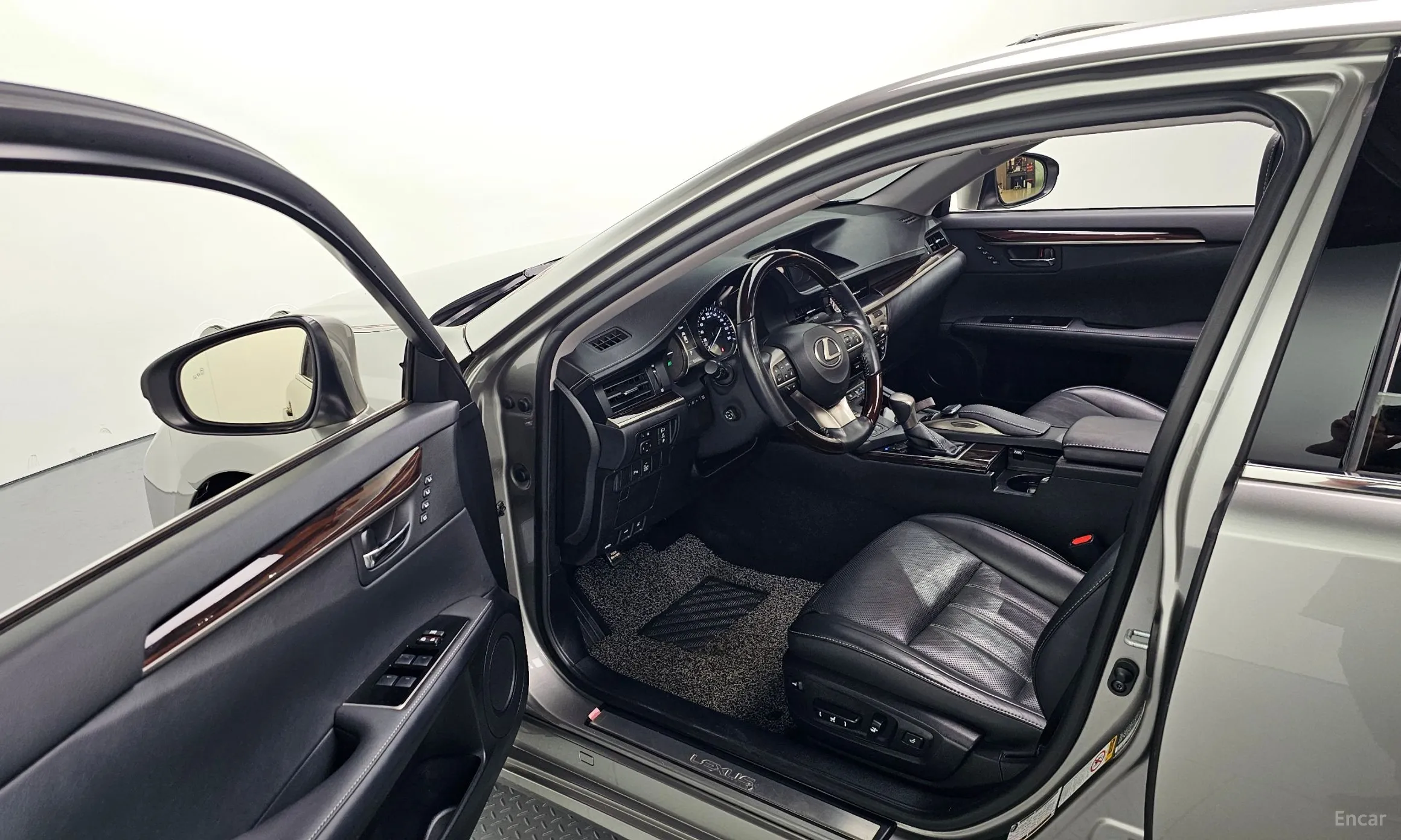 Lexus New ES300h превью 10