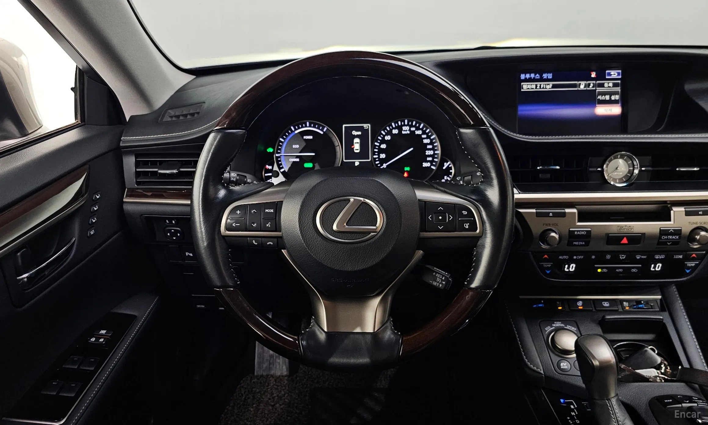 Lexus New ES300h превью 12