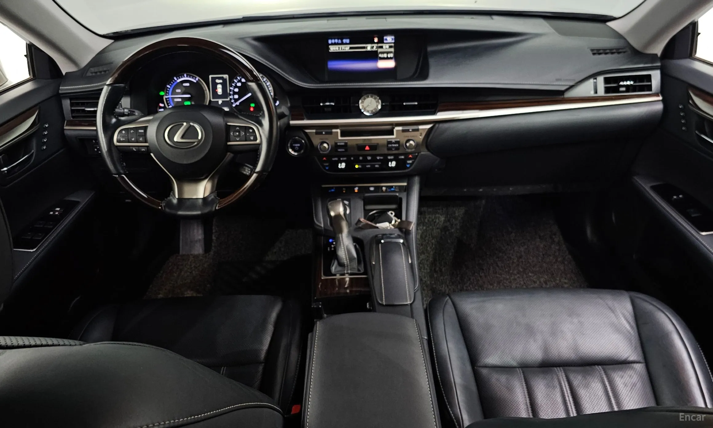 Lexus New ES300h превью 7