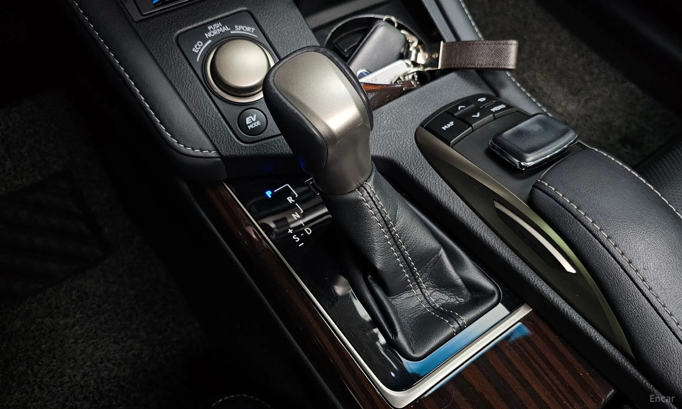 Lexus New ES300h превью 9