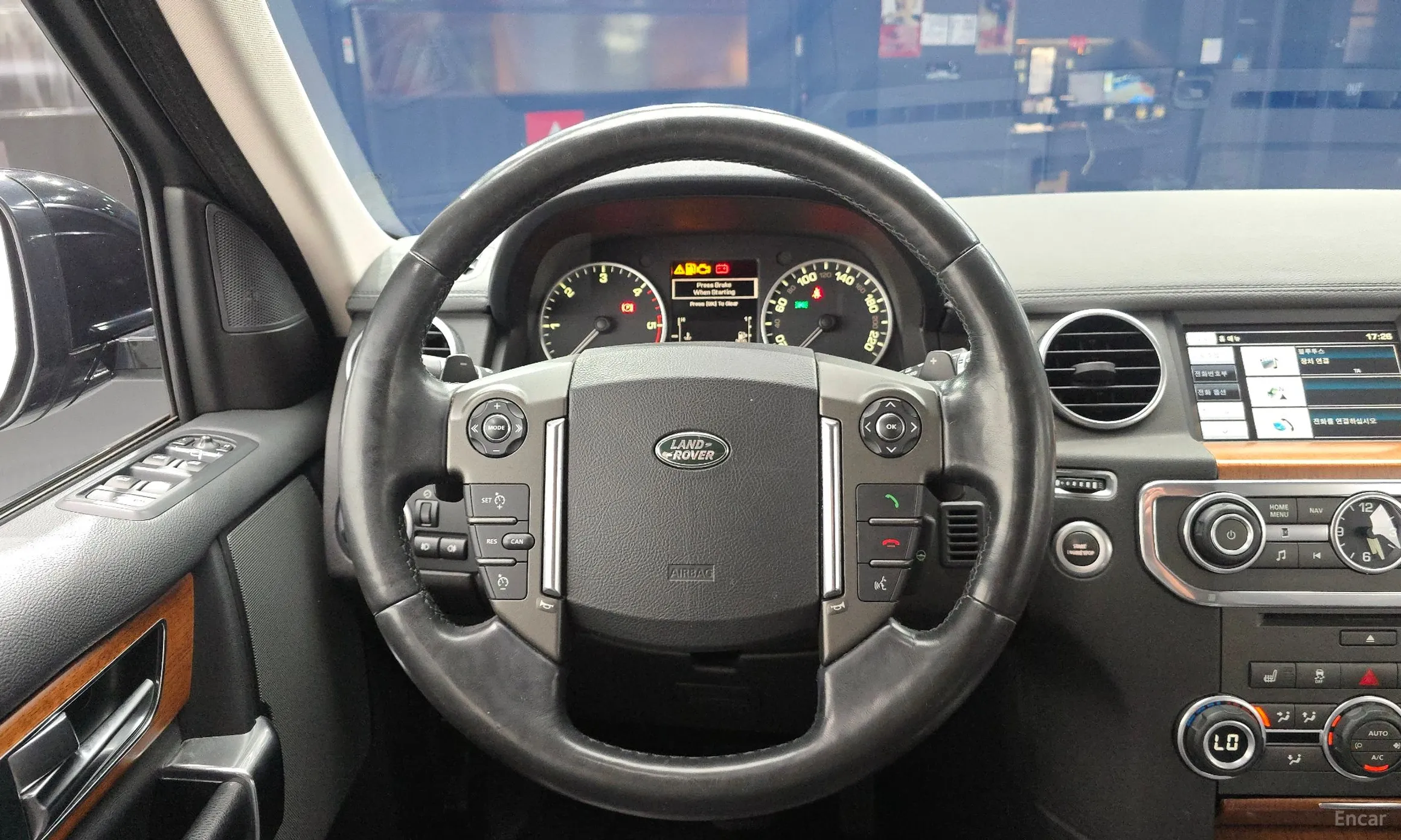 Land Rover Discovery 4 превью 13