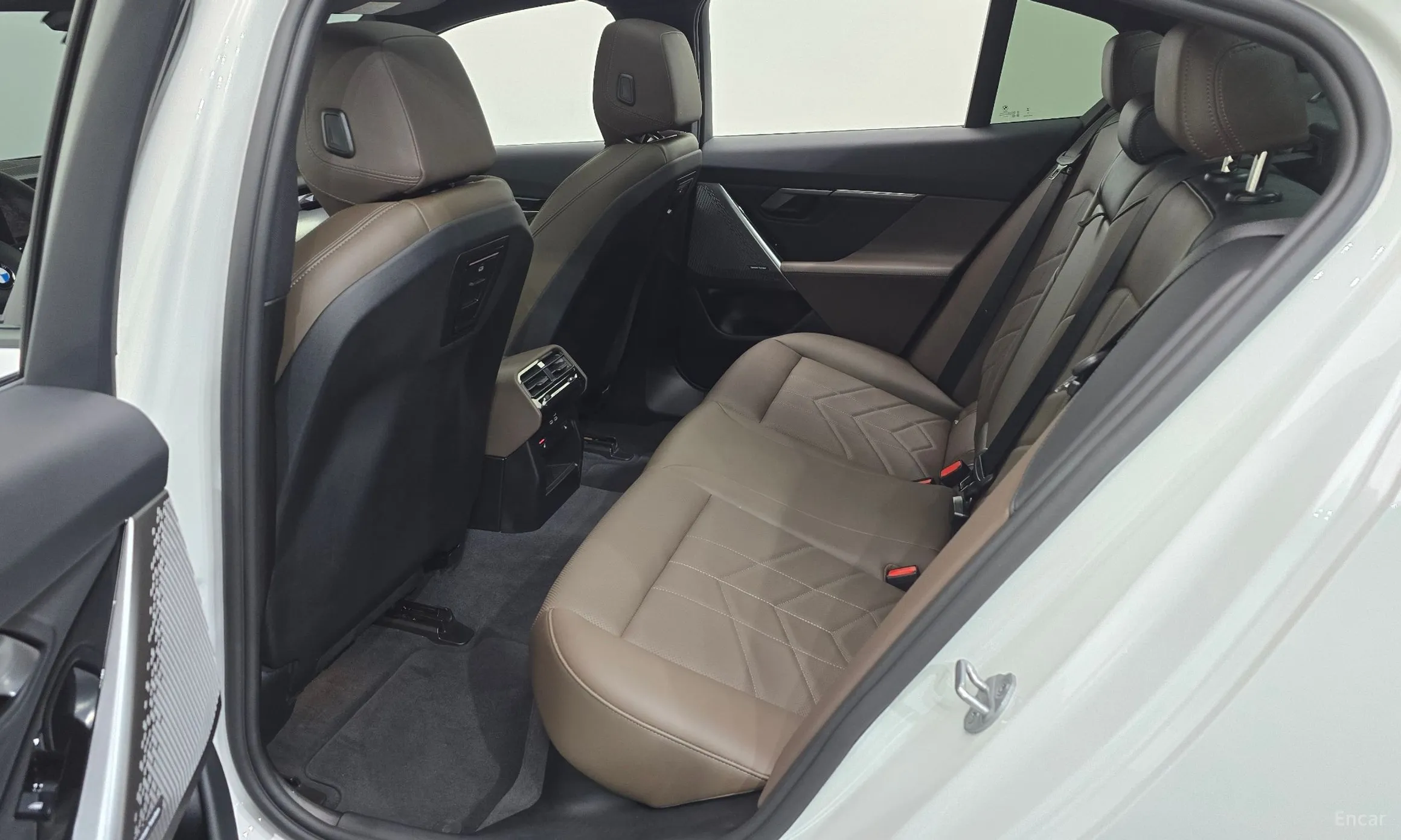 BMW 5 Series (G60) превью 11