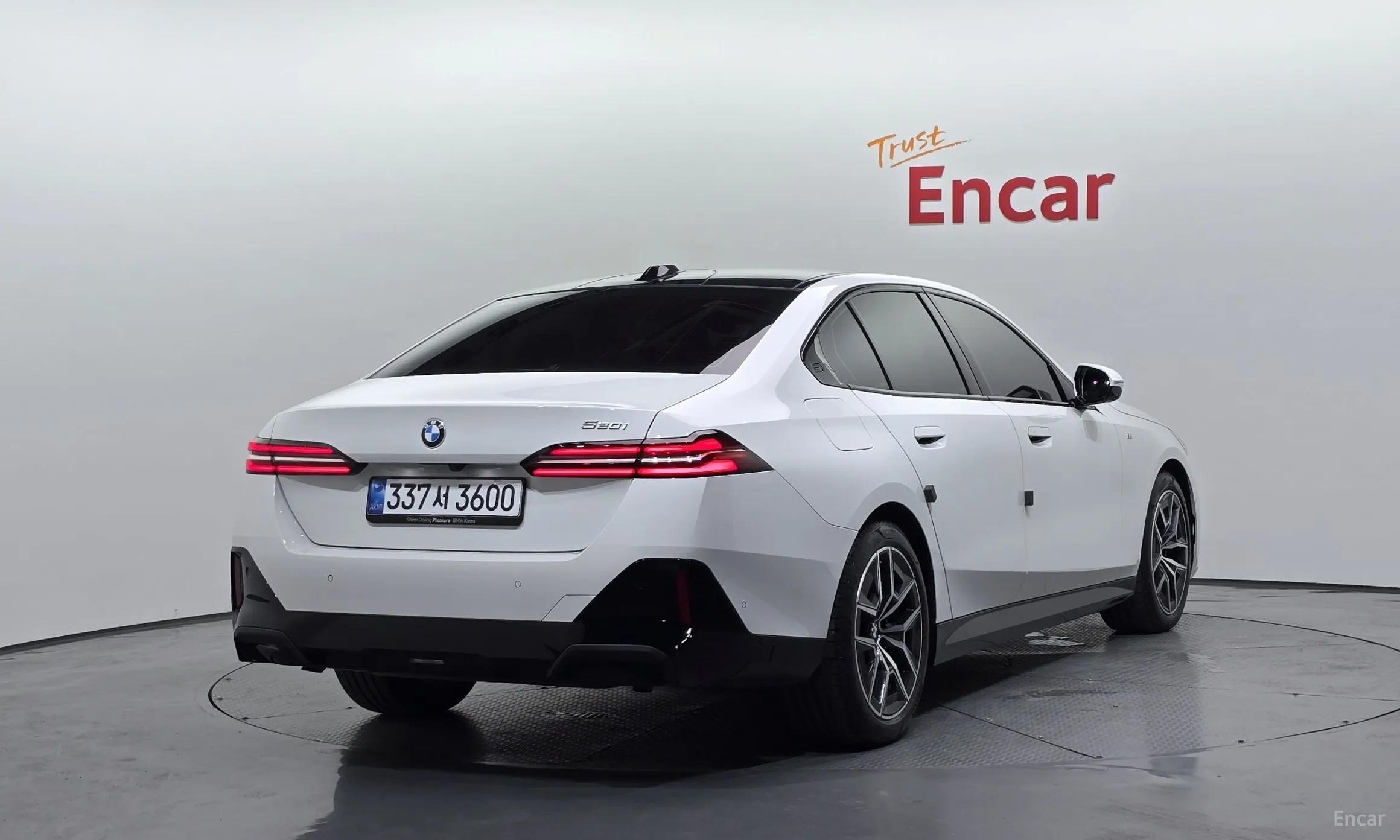 BMW 5 Series (G60)