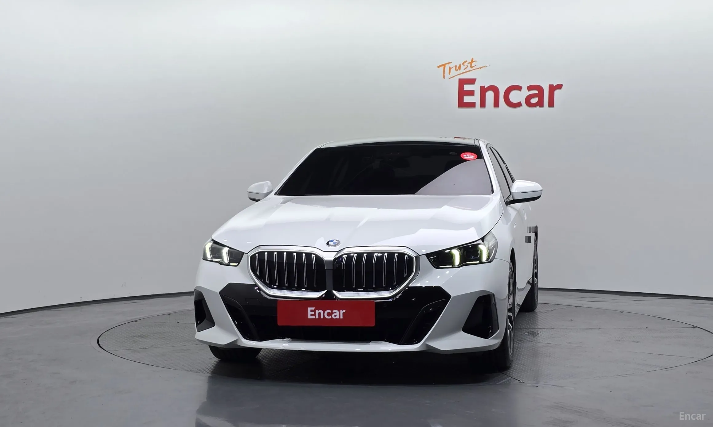 BMW 5 Series (G60) превью 3