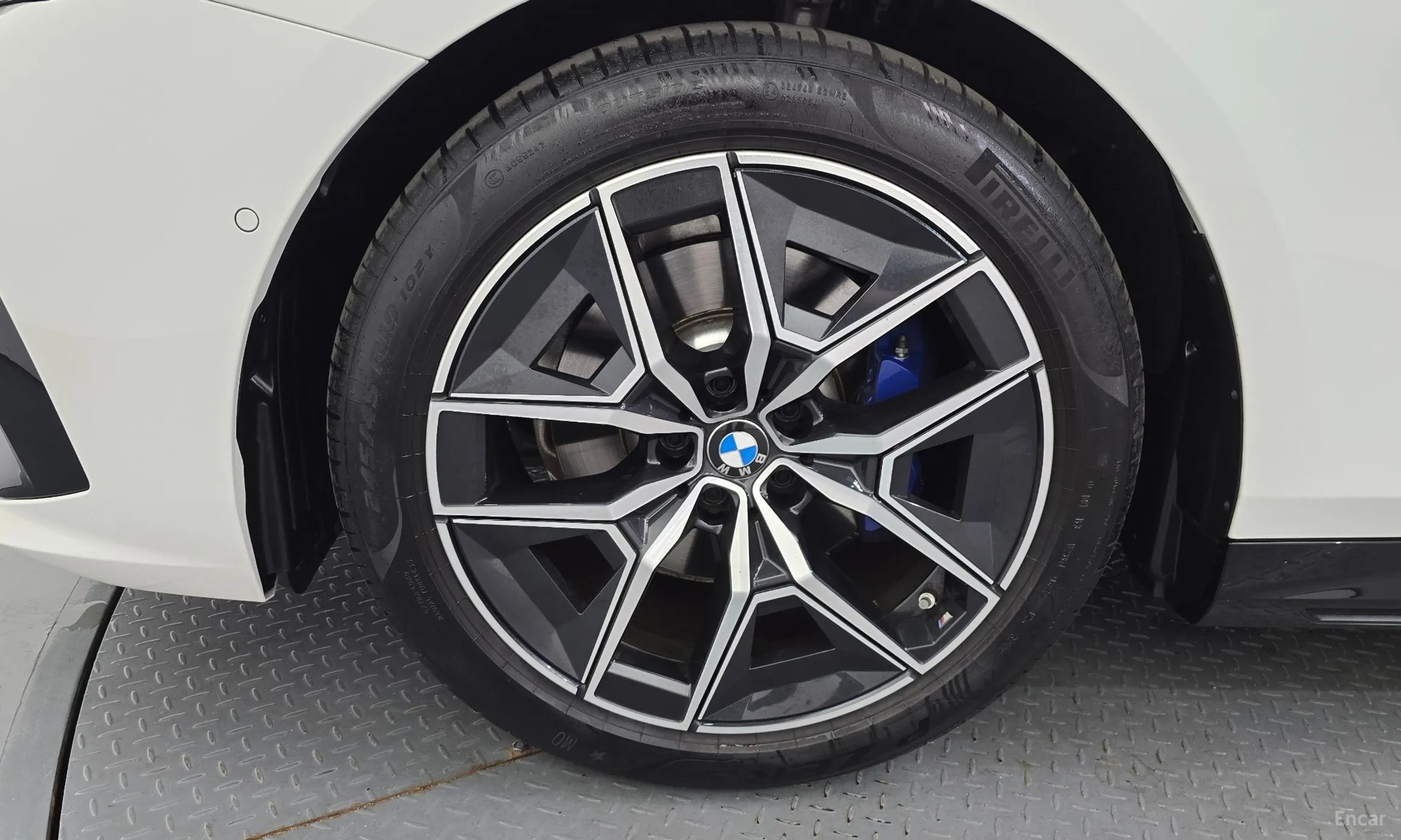 BMW 5 Series (G60) превью 5