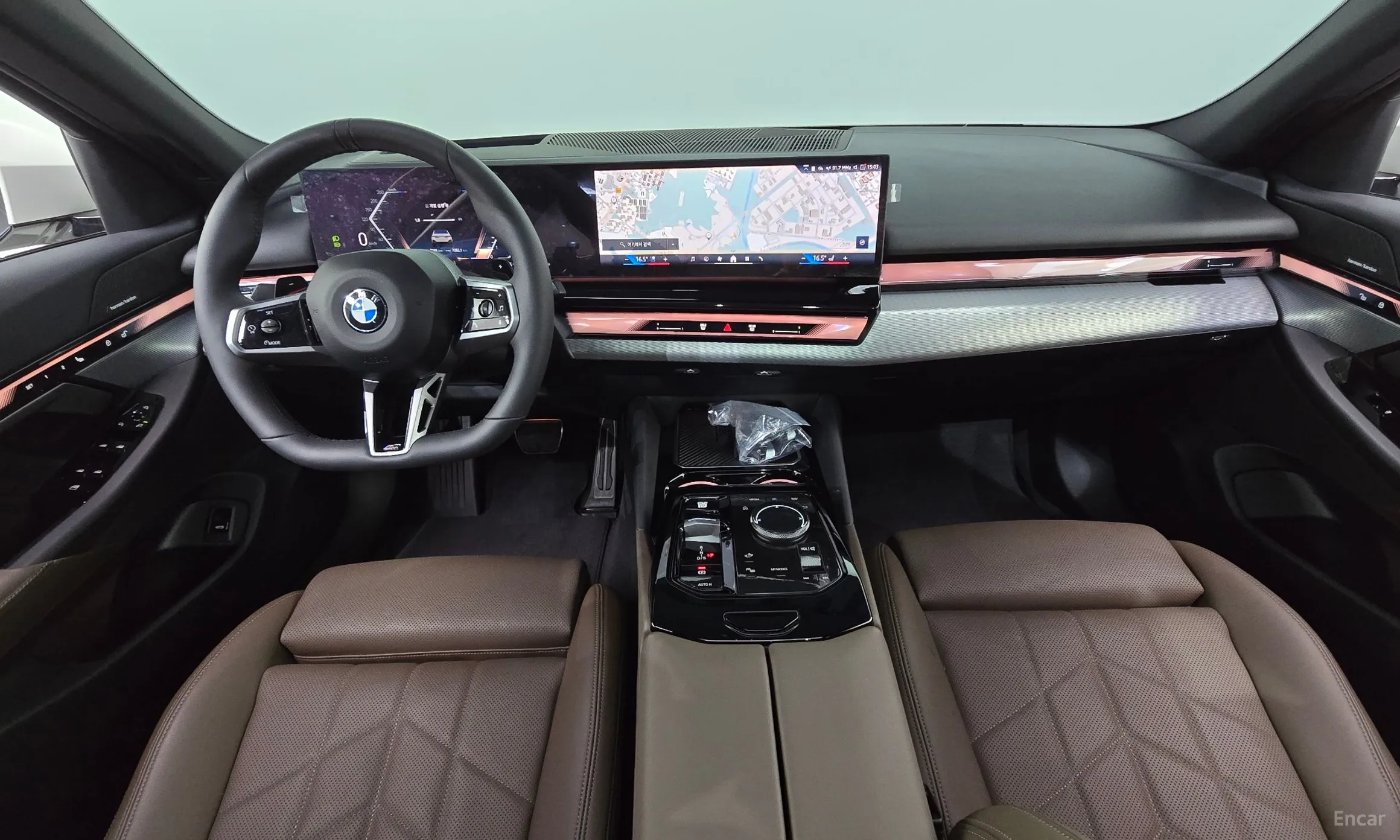 BMW 5 Series (G60) превью 7