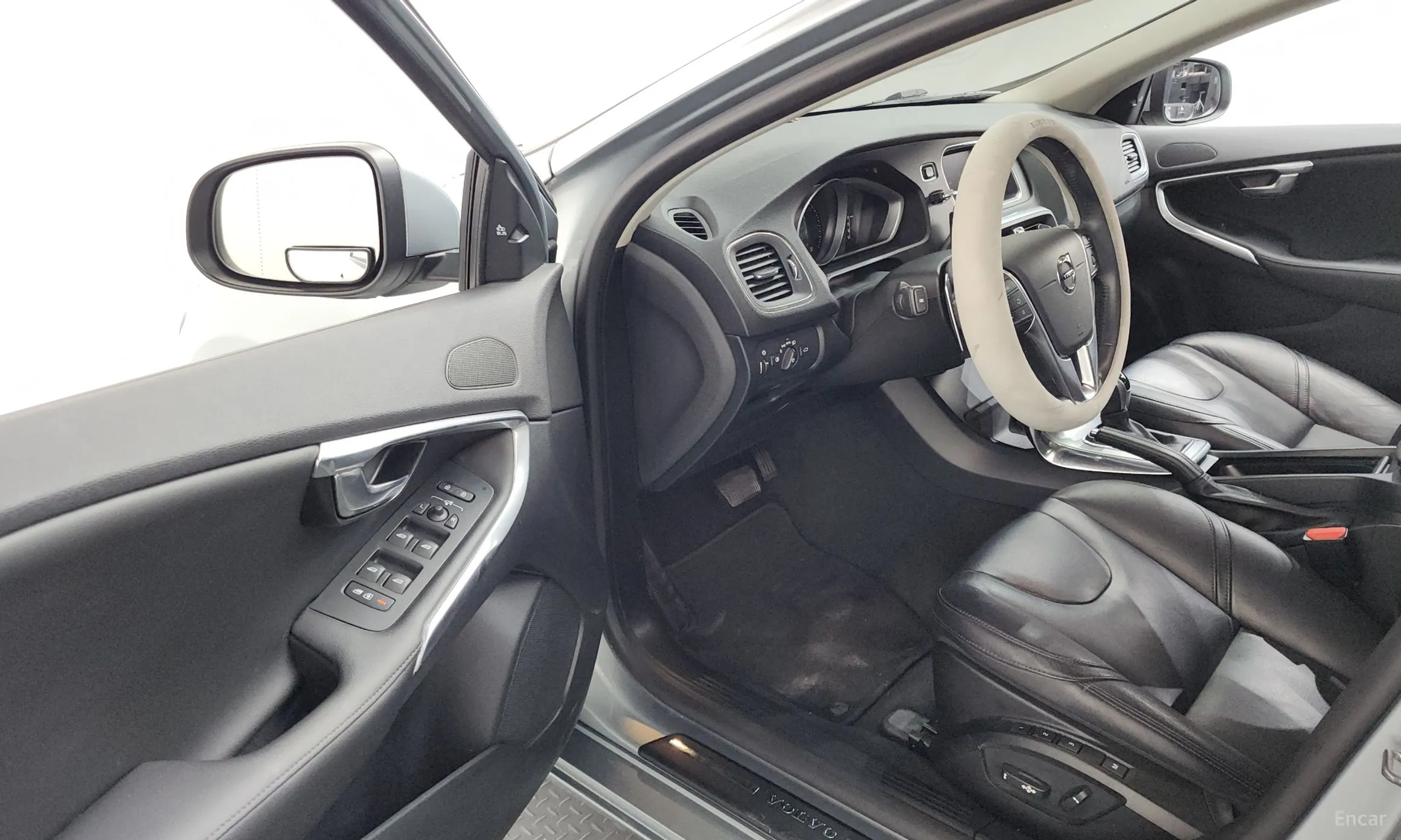 Volvo V40 превью 10