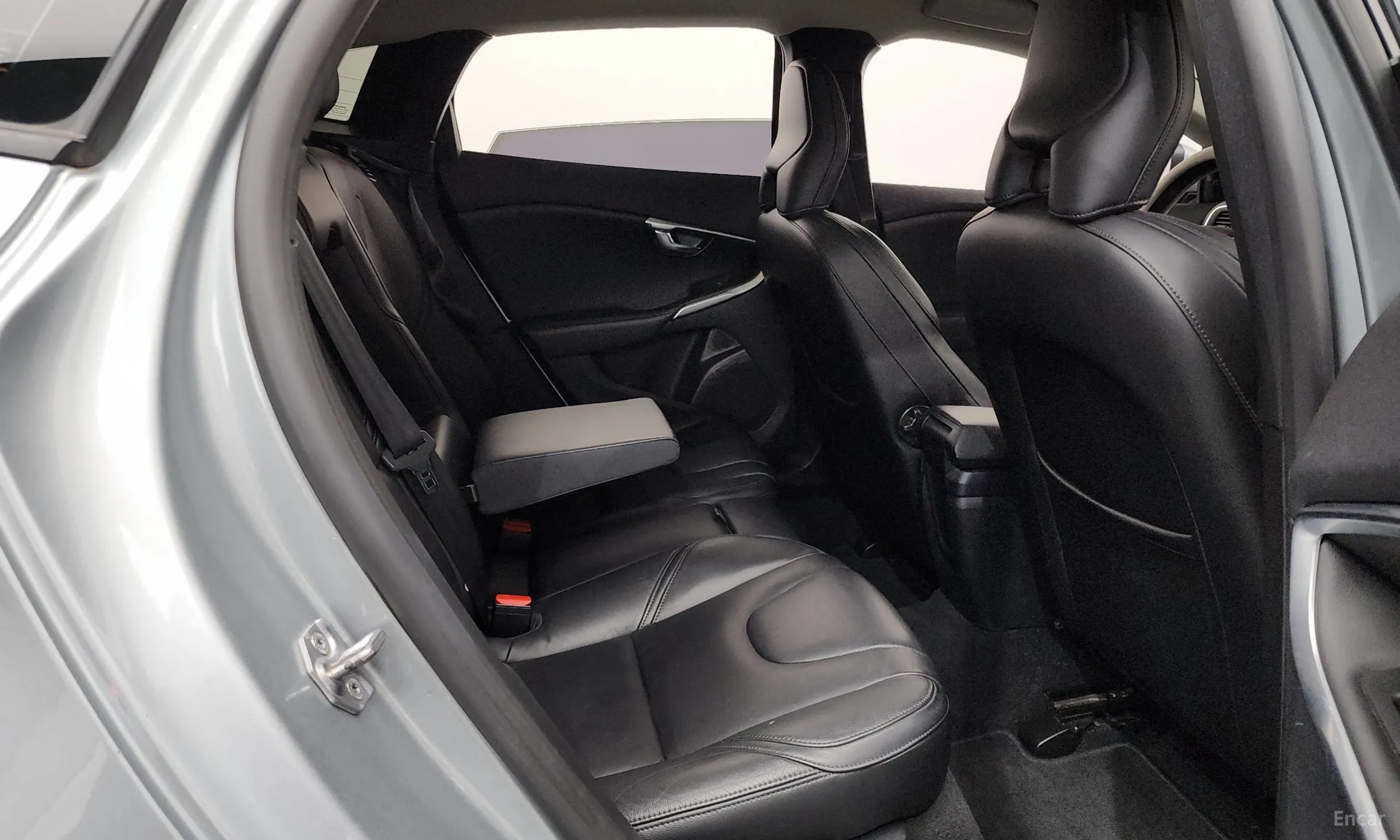 Volvo V40 превью 11