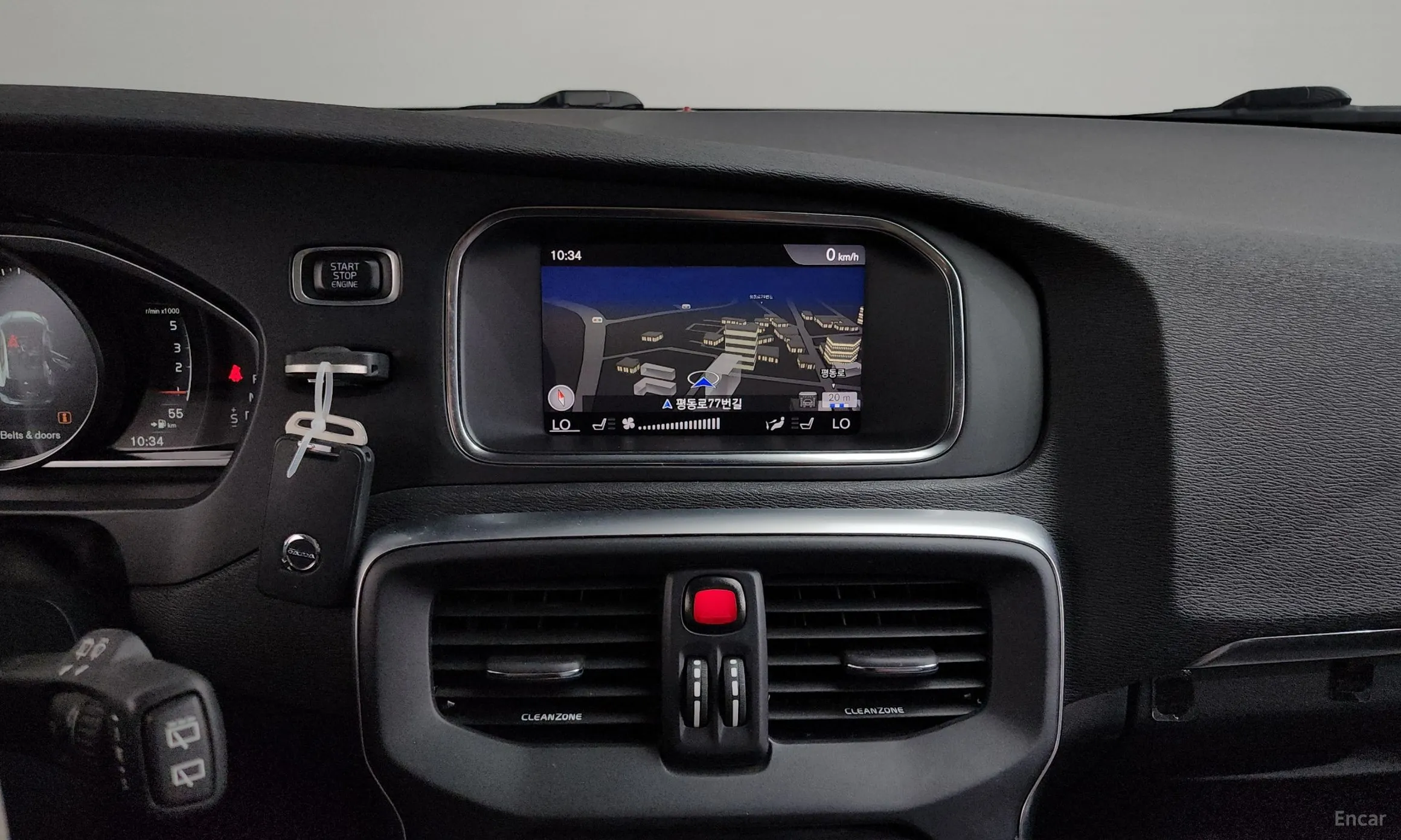 Volvo V40 превью 13