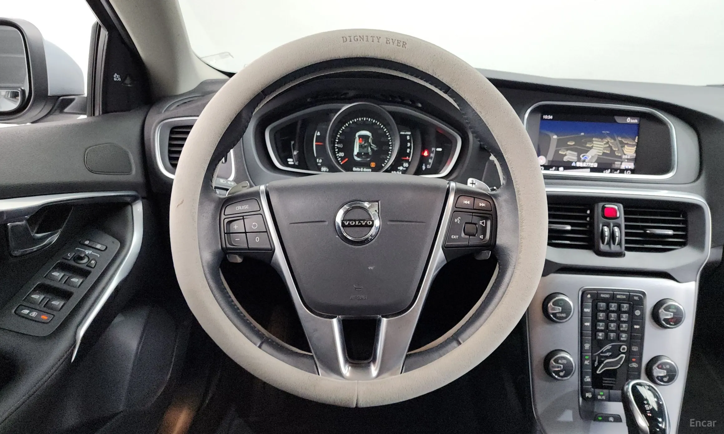 Volvo V40 превью 14