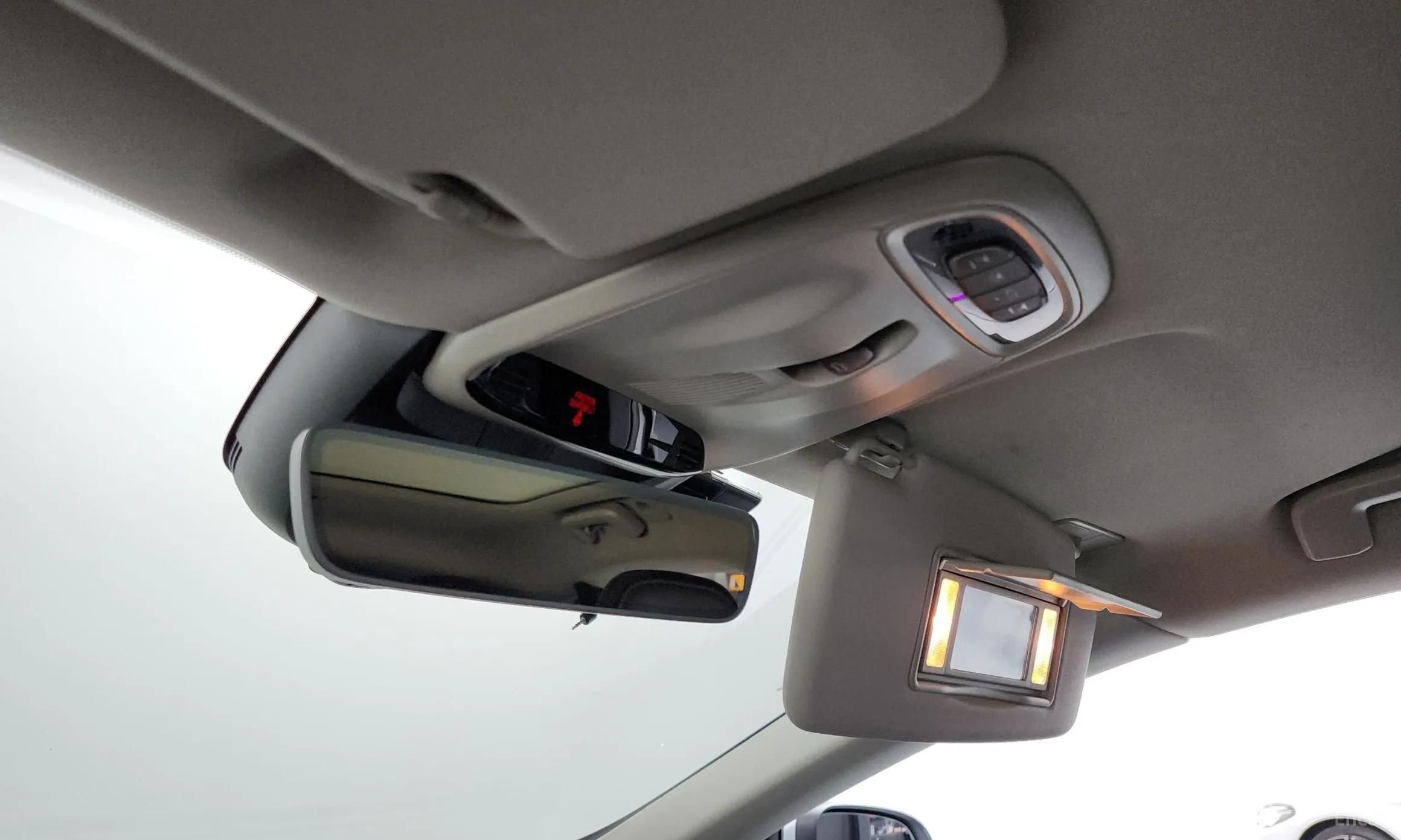 Volvo V40 превью 20