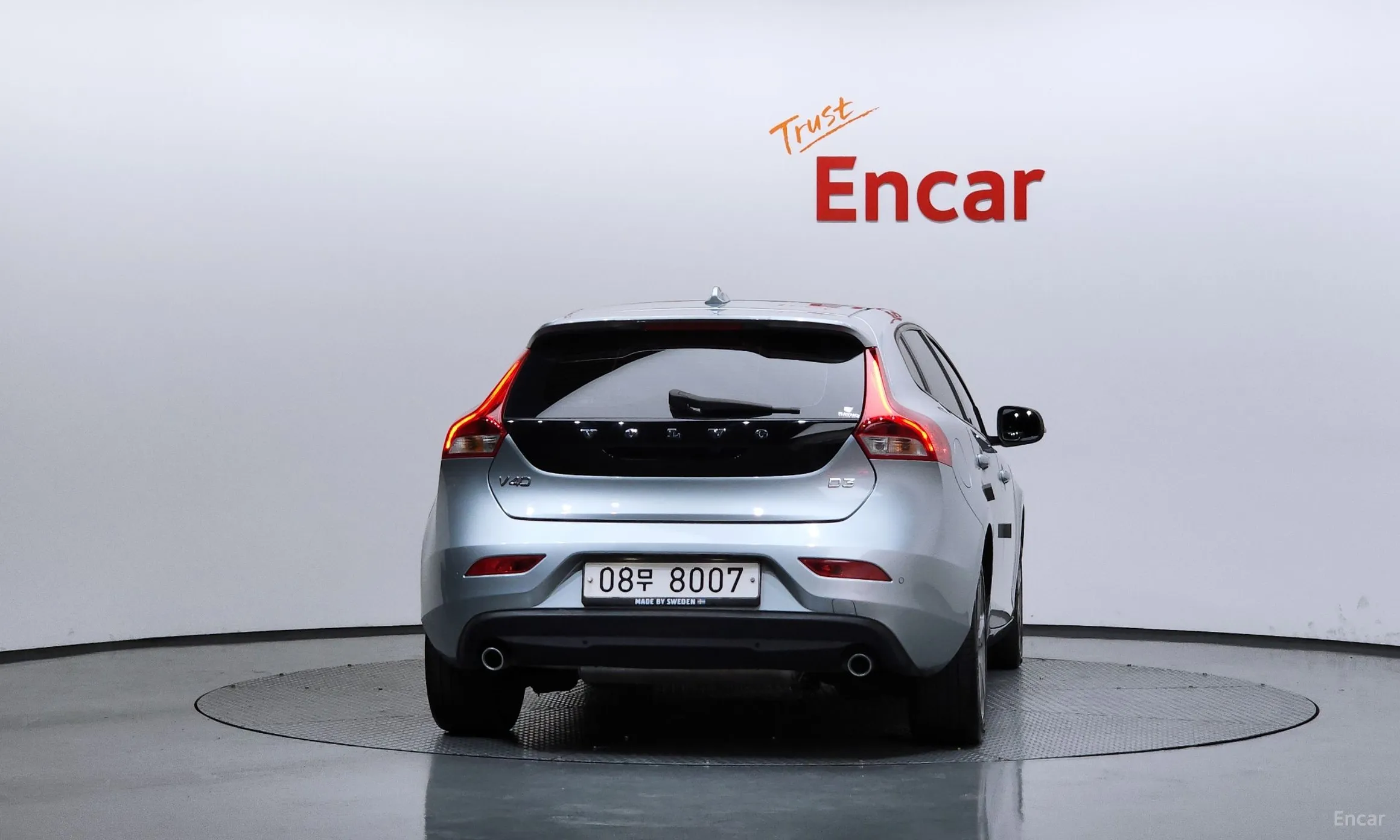 Volvo V40 превью 4