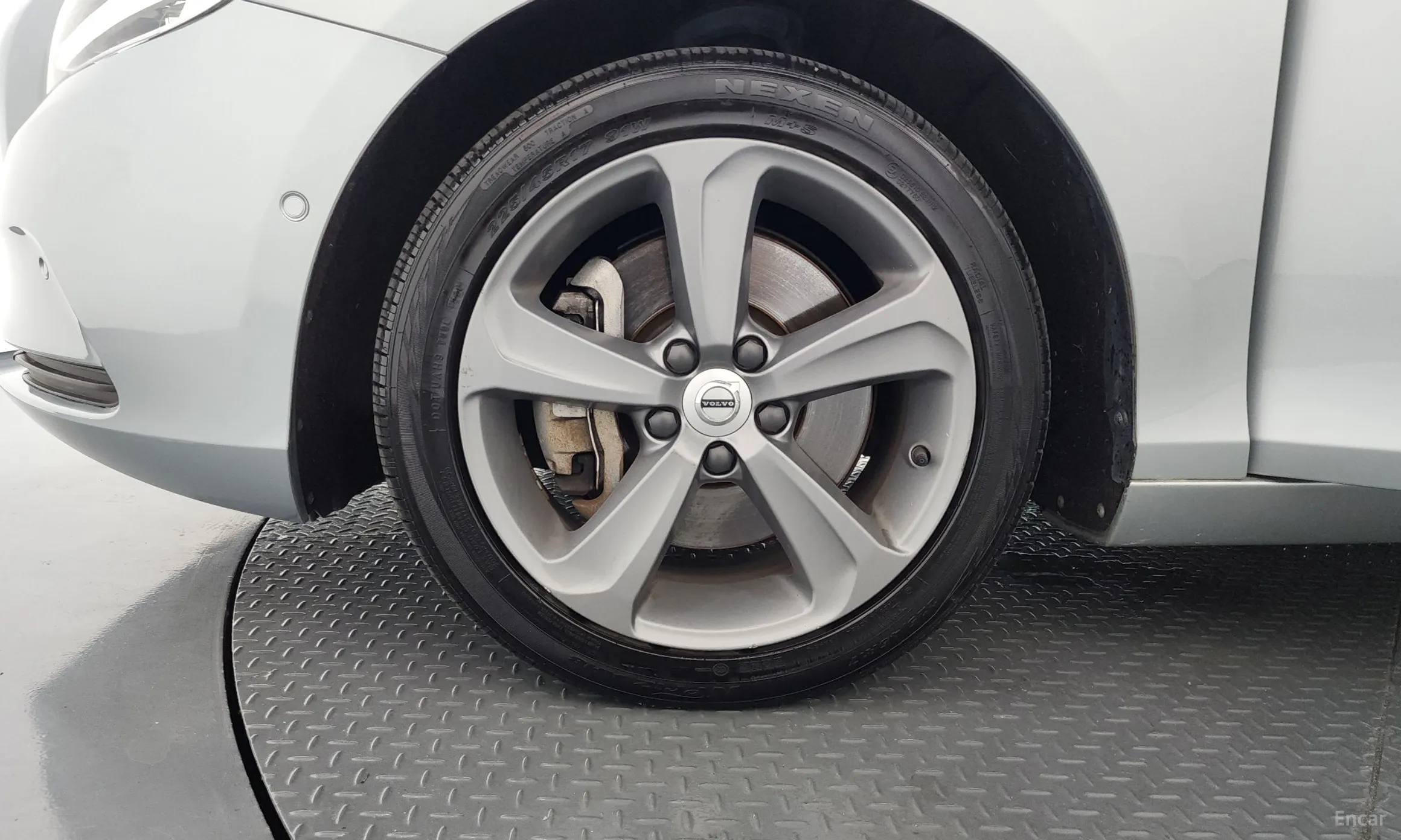 Volvo V40 превью 5