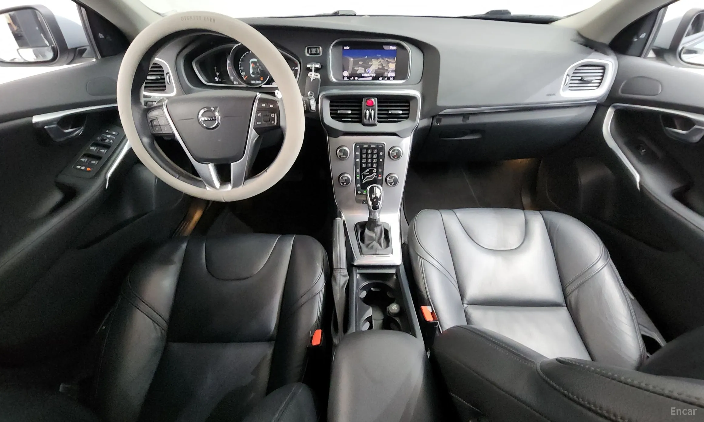 Volvo V40 превью 7
