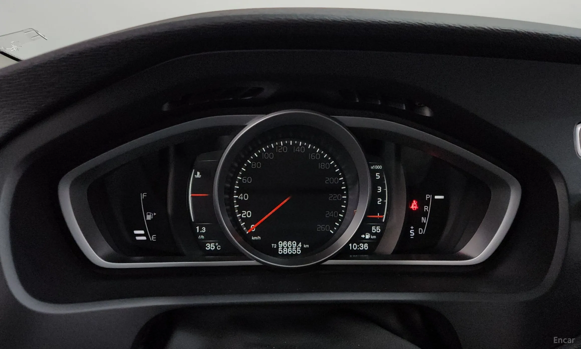 Volvo V40 превью 8
