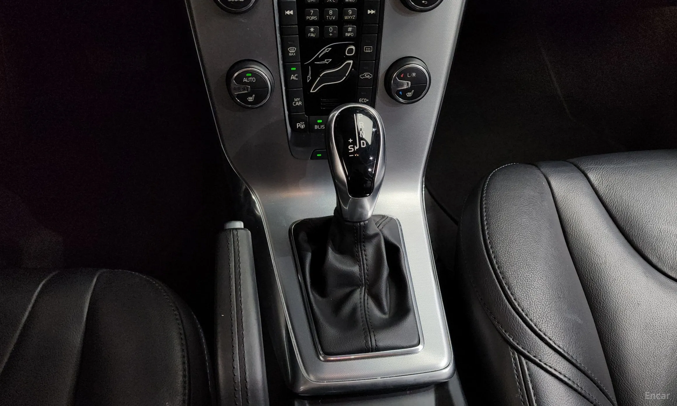 Volvo V40 превью 9