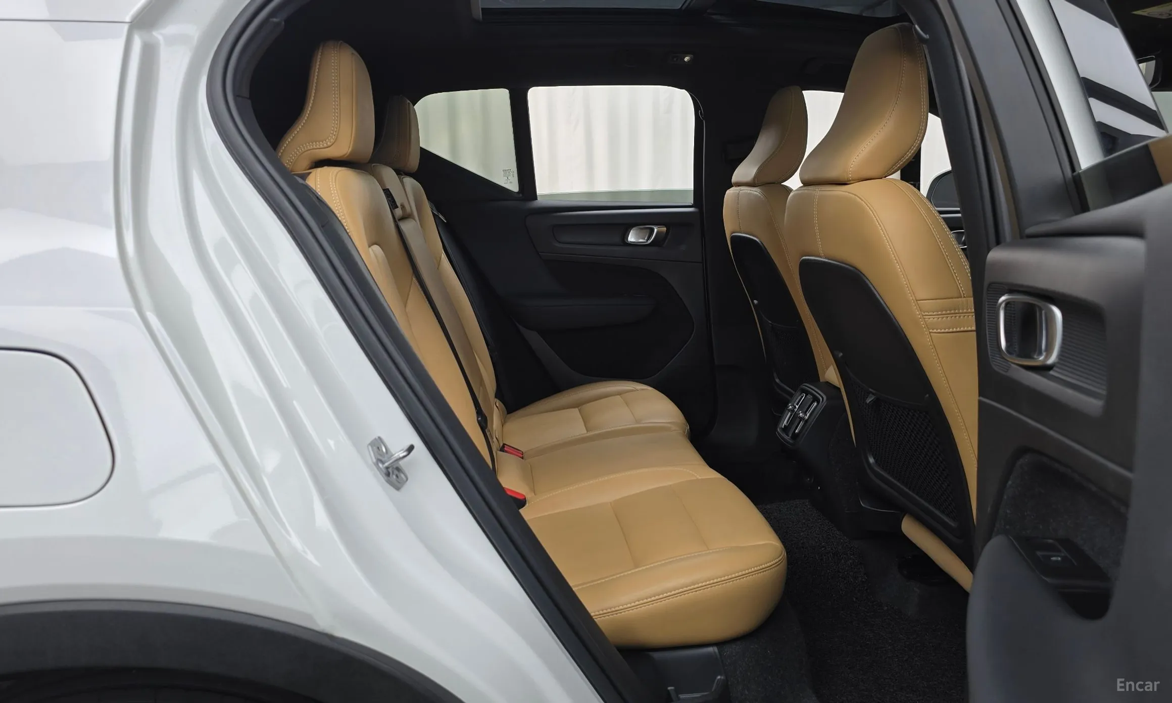 Volvo XC40 превью 11